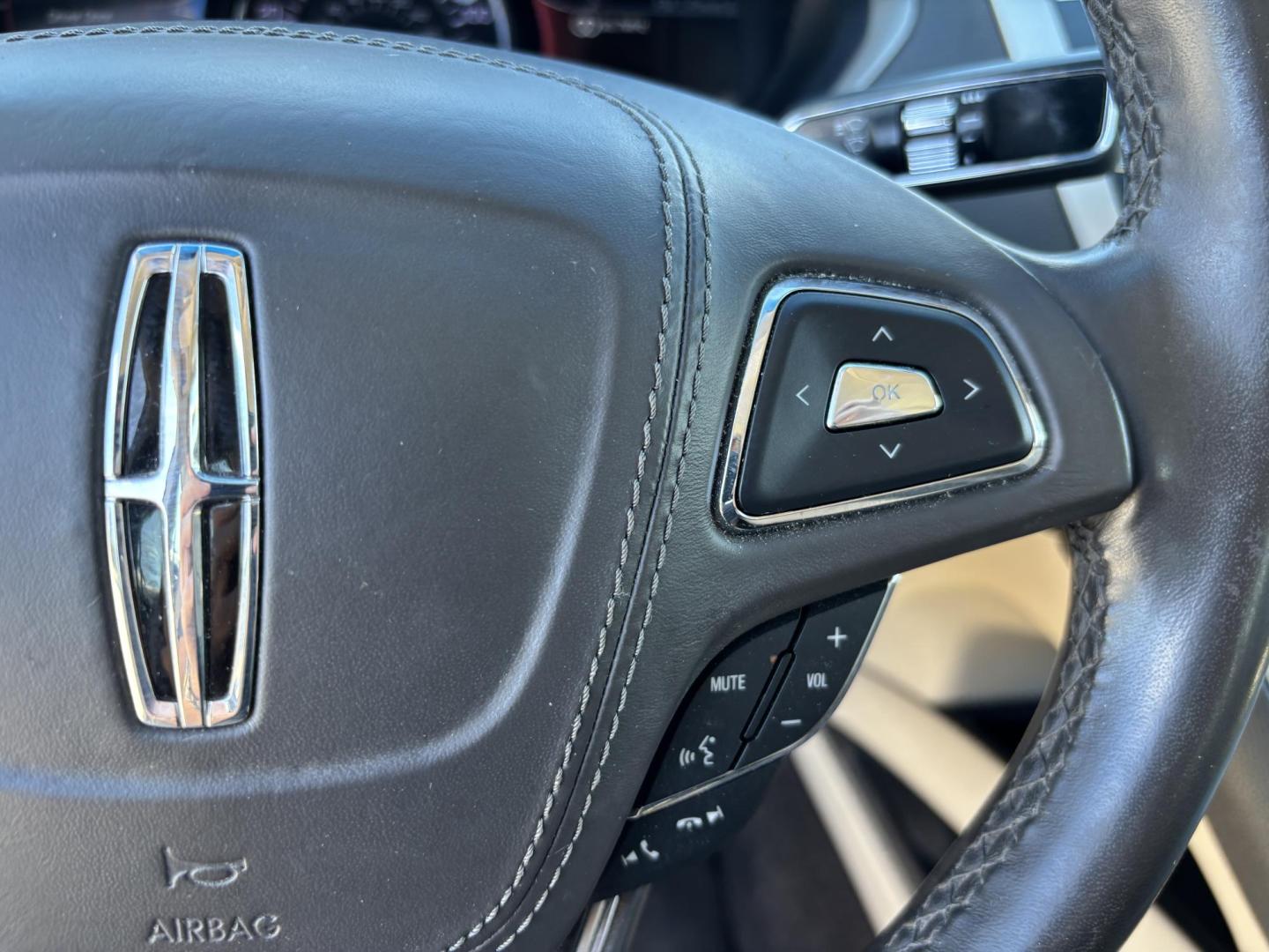 2018 BLUE /BEIGE LEATHER Lincoln MKZ Hybrid Select (3LN6L5LU9JR) with an 2.0L L4 DOHC 16V HYBRID engine, CVT transmission, located at 11170 Summerlin Square Dr., Fort Myers Beach, FL, 33931, (239) 999-7777, 26.493546, -81.941628 - Photo#21