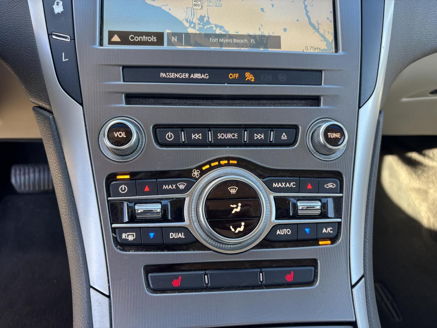 2018 BLUE /BEIGE LEATHER Lincoln MKZ Hybrid Select (3LN6L5LU9JR) with an 2.0L L4 DOHC 16V HYBRID engine, CVT transmission, located at 11170 Summerlin Square Dr., Fort Myers Beach, FL, 33931, (239) 999-7777, 26.493546, -81.941628 - Photo#25