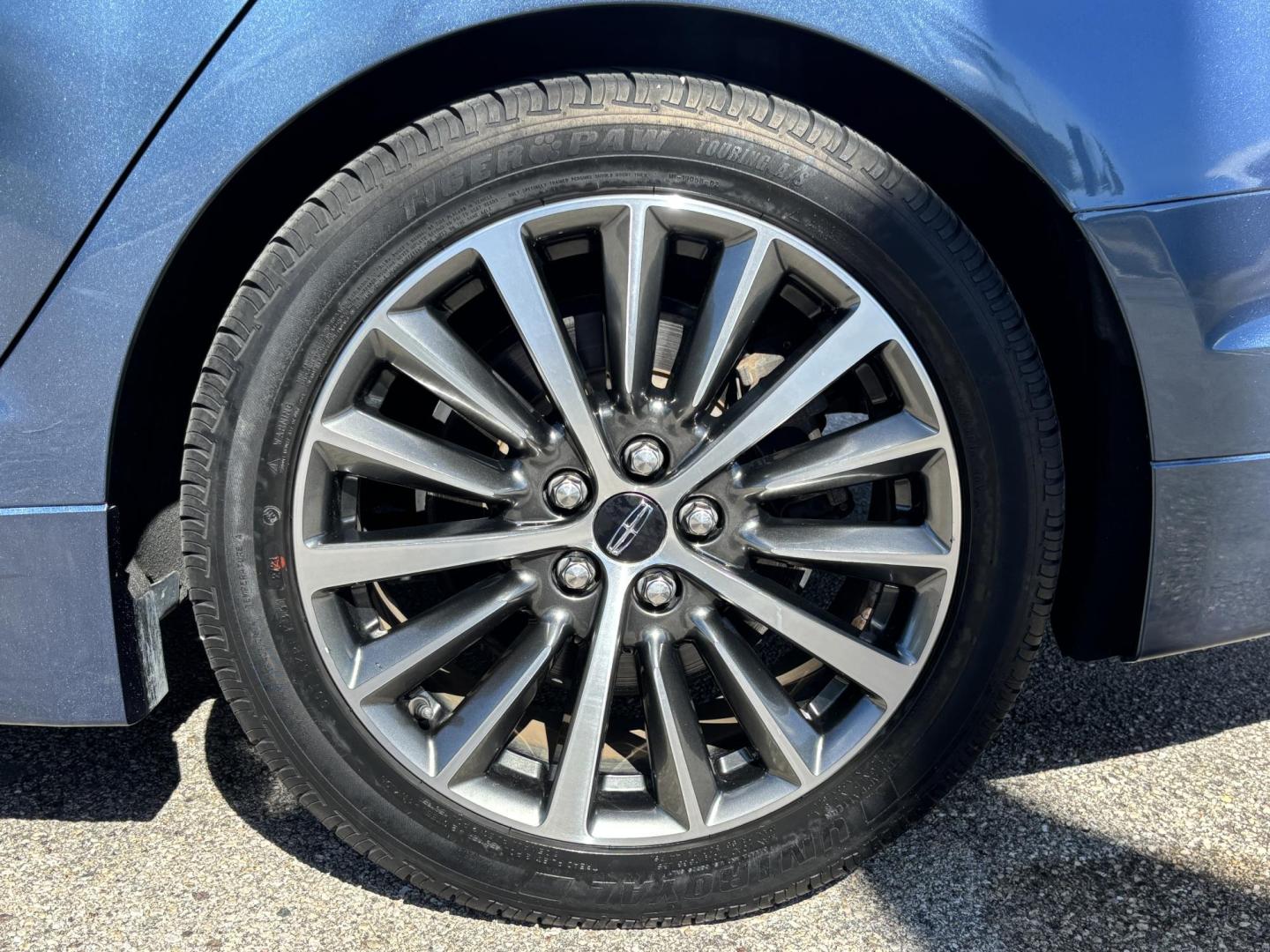 2018 BLUE /BEIGE LEATHER Lincoln MKZ Hybrid Select (3LN6L5LU9JR) with an 2.0L L4 DOHC 16V HYBRID engine, CVT transmission, located at 11170 Summerlin Square Dr., Fort Myers Beach, FL, 33931, (239) 999-7777, 26.493546, -81.941628 - Photo#38