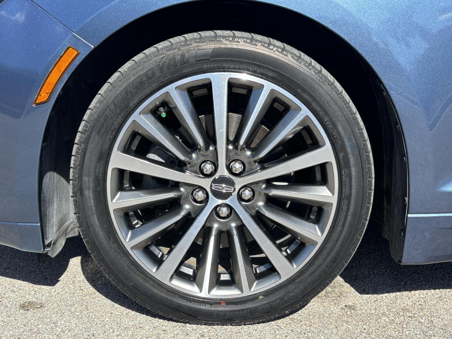 2018 BLUE /BEIGE LEATHER Lincoln MKZ Hybrid Select (3LN6L5LU9JR) with an 2.0L L4 DOHC 16V HYBRID engine, CVT transmission, located at 11170 Summerlin Square Dr., Fort Myers Beach, FL, 33931, (239) 999-7777, 26.493546, -81.941628 - Photo#39