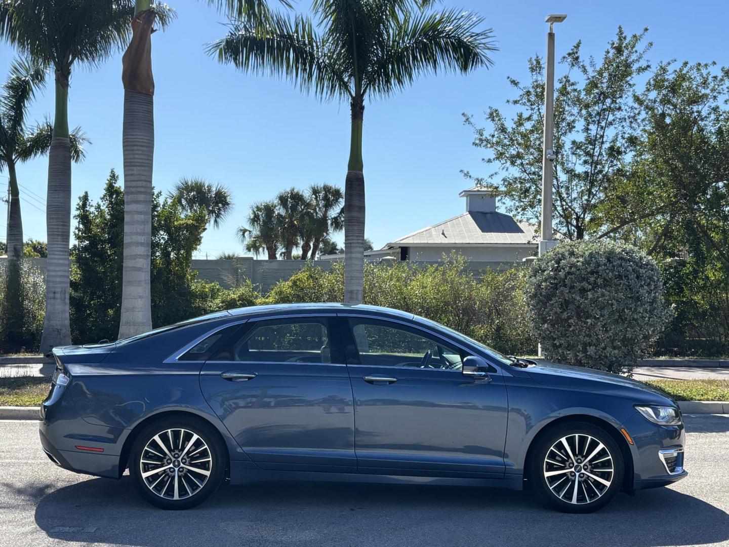 2018 BLUE /BEIGE LEATHER Lincoln MKZ Hybrid Select (3LN6L5LU9JR) with an 2.0L L4 DOHC 16V HYBRID engine, CVT transmission, located at 11170 Summerlin Square Dr., Fort Myers Beach, FL, 33931, (239) 999-7777, 26.493546, -81.941628 - Photo#4