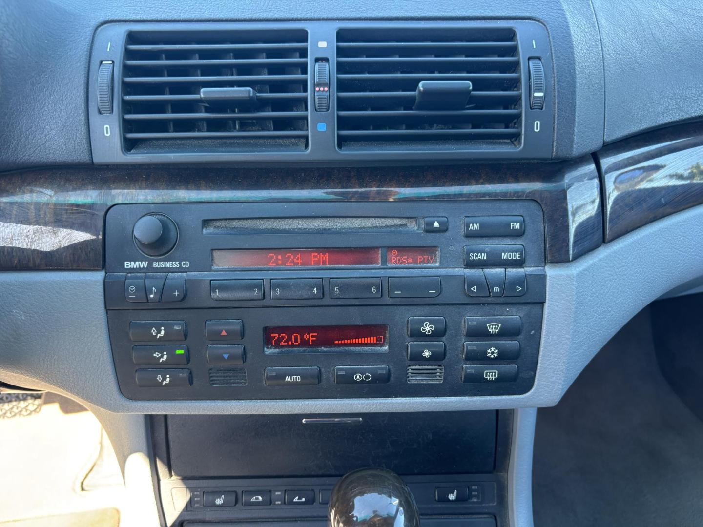 2004 GRAY /BLACK LEATHER BMW 3-Series 325Ci convertible (WBABW33494P) with an 2.5L L6 DOHC 24V engine, 5-Speed Automatic transmission, located at 11170 Summerlin Square Dr., Fort Myers Beach, FL, 33931, (239) 999-7777, 26.493546, -81.941628 - Photo#13