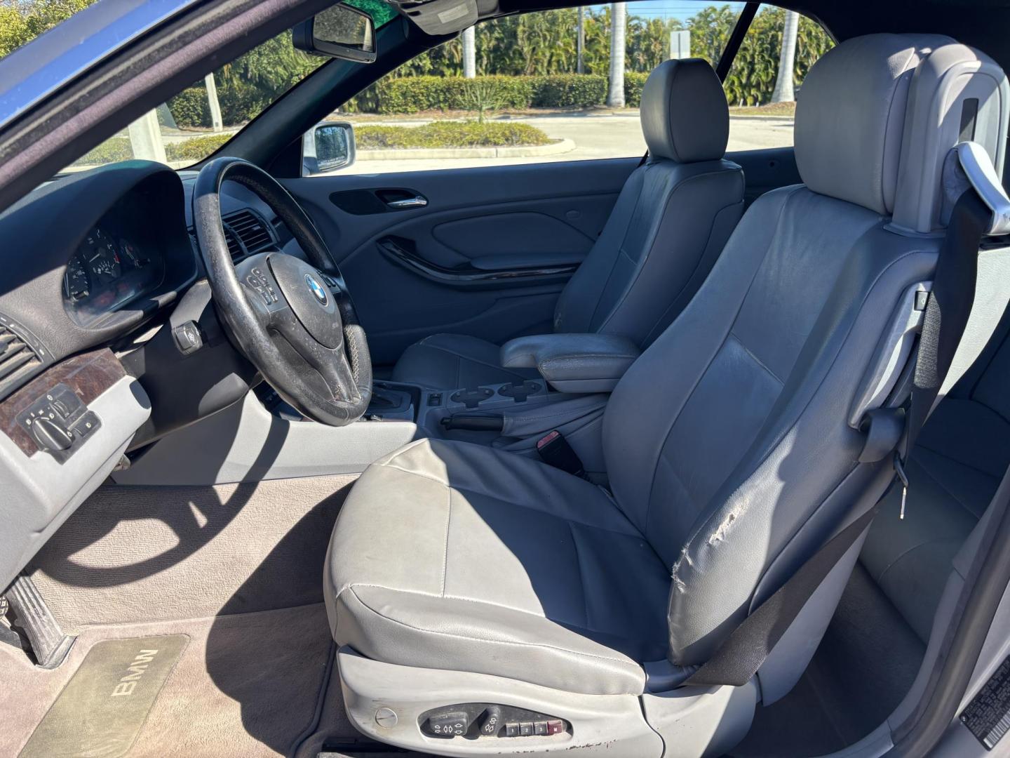 2004 GRAY /BLACK LEATHER BMW 3-Series 325Ci convertible (WBABW33494P) with an 2.5L L6 DOHC 24V engine, 5-Speed Automatic transmission, located at 11170 Summerlin Square Dr., Fort Myers Beach, FL, 33931, (239) 999-7777, 26.493546, -81.941628 - Photo#9