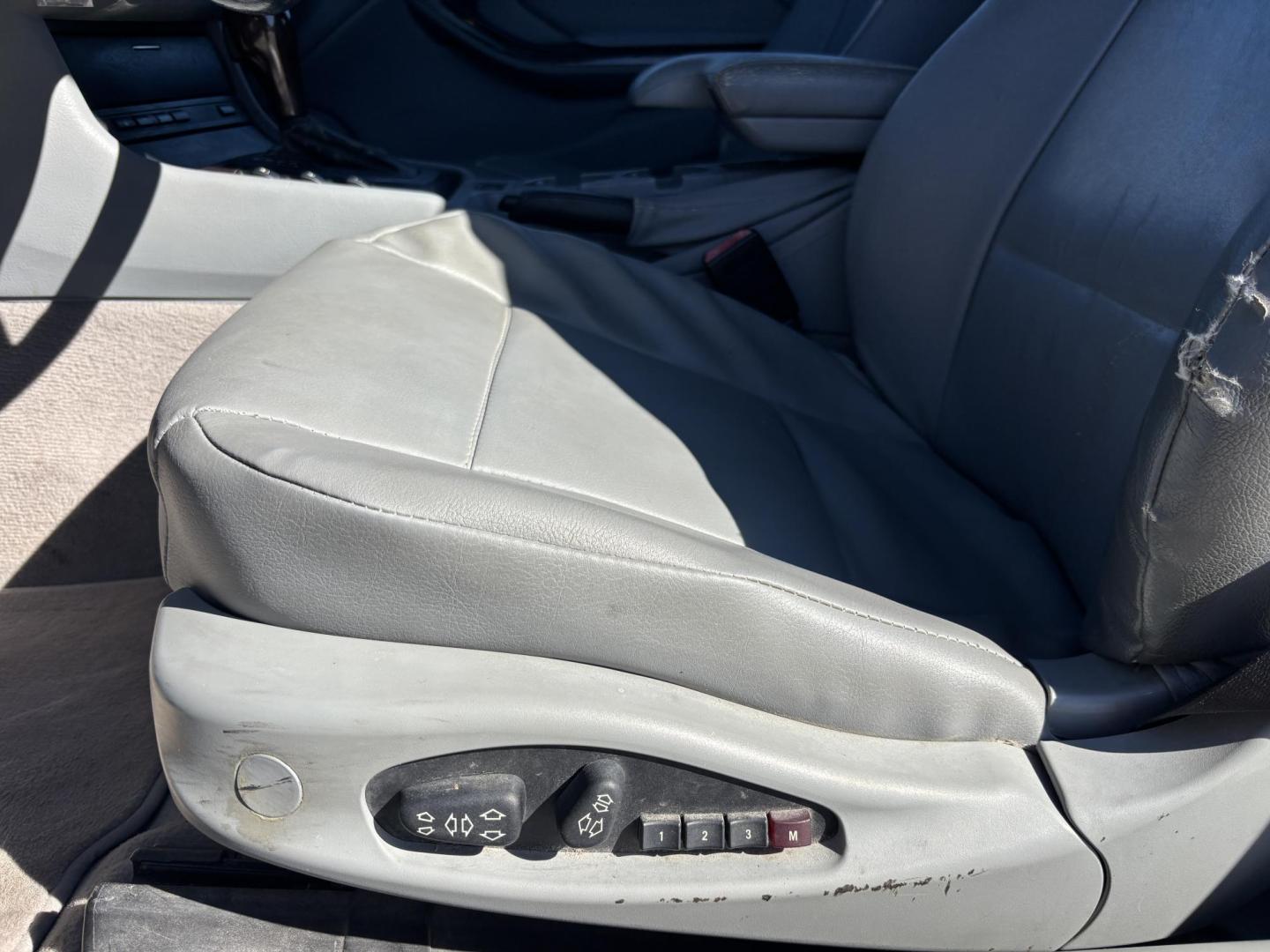 2004 GRAY /BLACK LEATHER BMW 3-Series 325Ci convertible (WBABW33494P) with an 2.5L L6 DOHC 24V engine, 5-Speed Automatic transmission, located at 11170 Summerlin Square Dr., Fort Myers Beach, FL, 33931, (239) 999-7777, 26.493546, -81.941628 - Photo#11