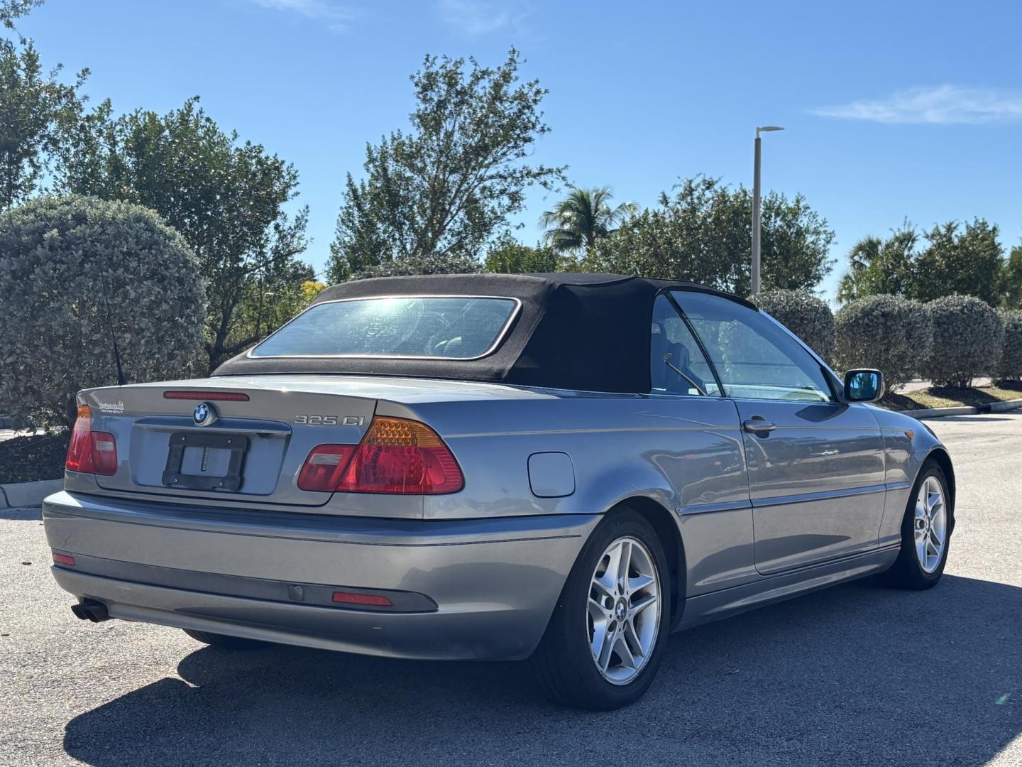 2004 GRAY /BLACK LEATHER BMW 3-Series 325Ci convertible (WBABW33494P) with an 2.5L L6 DOHC 24V engine, 5-Speed Automatic transmission, located at 11170 Summerlin Square Dr., Fort Myers Beach, FL, 33931, (239) 999-7777, 26.493546, -81.941628 - Photo#5