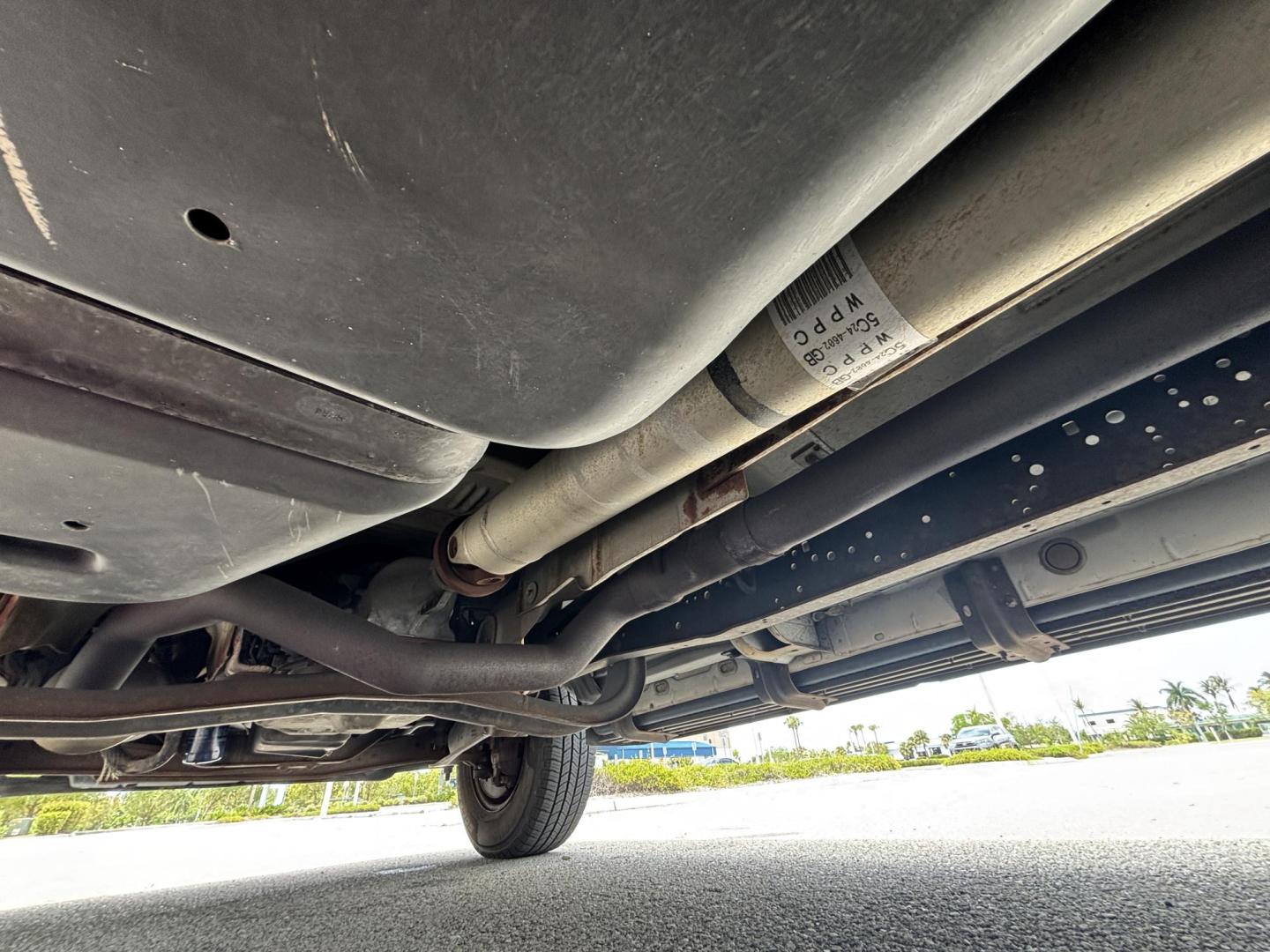 2010 WHITE /GRAY CLOTH Ford E-Series Wagon E-350 XL Super Duty Extended (1FBSS3BL3AD) with an 5.4L V8 SOHC 16V engine, 4 Speed Automatic transmission, located at 11170 Summerlin Square Dr., Fort Myers Beach, FL, 33931, (239) 999-7777, 26.493546, -81.941628 - Check out this heavy-duty and spacious 2010 Ford E-350 Super Duty Wagon XLT — offering 128,000 miles and built to handle large groups, work needs, or commercial use with ease. Powered by a strong 5.4L V8 engine and paired with rear-wheel drive, this E-350 delivers the durability and performance - Photo#30