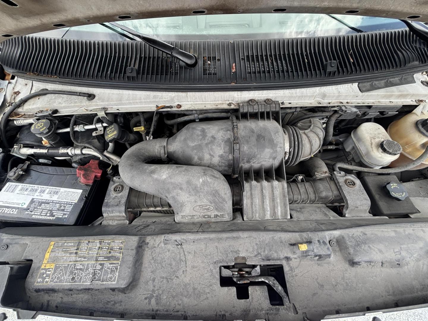 2010 WHITE /GRAY CLOTH Ford E-Series Wagon E-350 XL Super Duty Extended (1FBSS3BL3AD) with an 5.4L V8 SOHC 16V engine, 4 Speed Automatic transmission, located at 11170 Summerlin Square Dr., Fort Myers Beach, FL, 33931, (239) 999-7777, 26.493546, -81.941628 - Check out this heavy-duty and spacious 2010 Ford E-350 Super Duty Wagon XLT — offering 128,000 miles and built to handle large groups, work needs, or commercial use with ease. Powered by a strong 5.4L V8 engine and paired with rear-wheel drive, this E-350 delivers the durability and performance - Photo#32