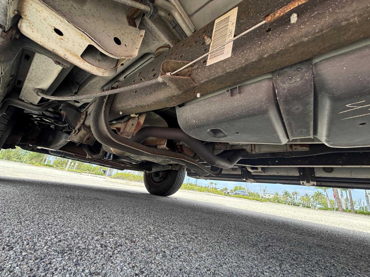 2010 WHITE /GRAY CLOTH Ford E-Series Wagon E-350 XL Super Duty Extended (1FBSS3BL3AD) with an 5.4L V8 SOHC 16V engine, 4 Speed Automatic transmission, located at 11170 Summerlin Square Dr., Fort Myers Beach, FL, 33931, (239) 999-7777, 26.493546, -81.941628 - Check out this heavy-duty and spacious 2010 Ford E-350 Super Duty Wagon XLT — offering 128,000 miles and built to handle large groups, work needs, or commercial use with ease. Powered by a strong 5.4L V8 engine and paired with rear-wheel drive, this E-350 delivers the durability and performance - Photo#31