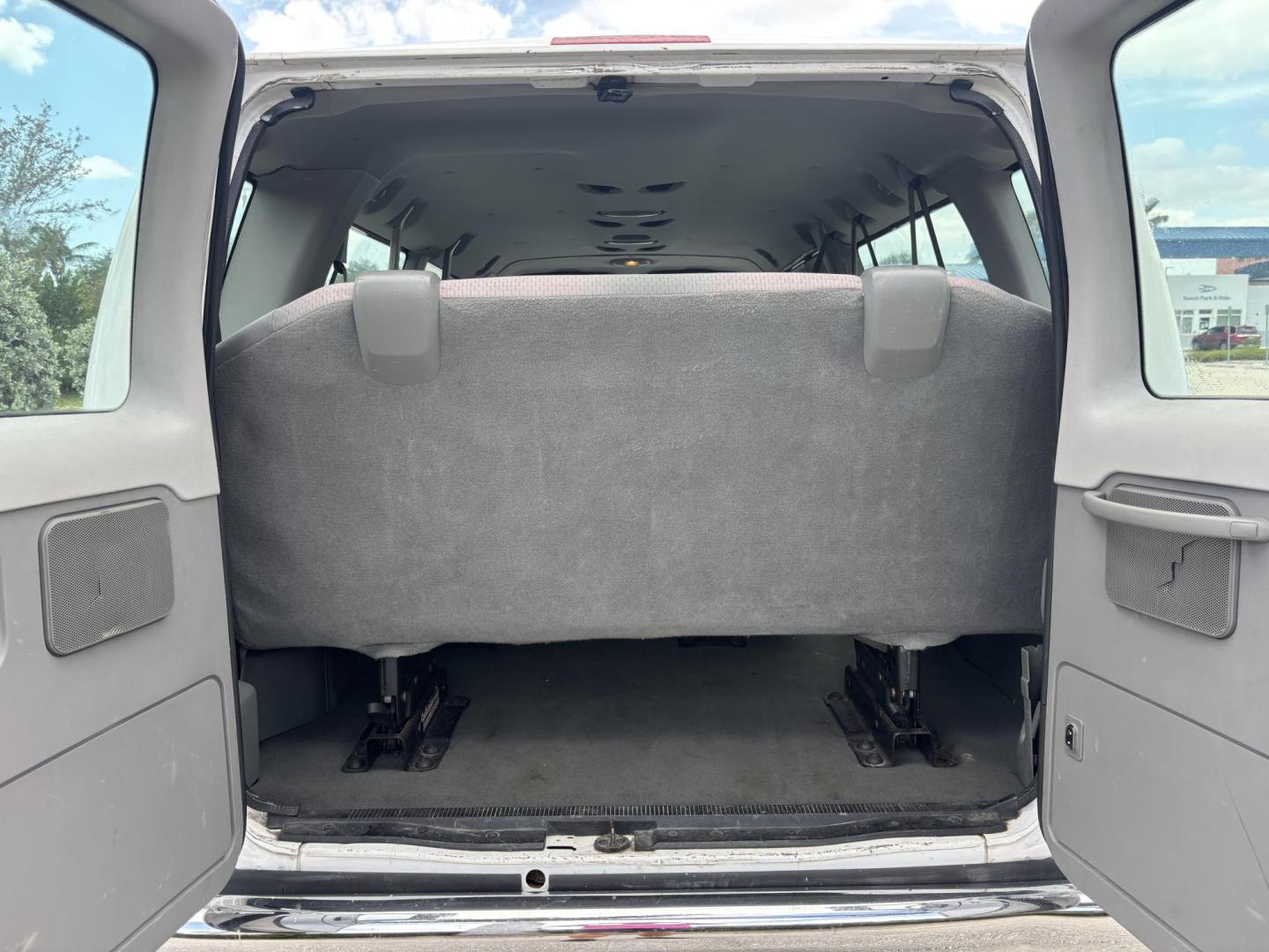 2010 WHITE /GRAY CLOTH Ford E-Series Wagon E-350 XL Super Duty Extended (1FBSS3BL3AD) with an 5.4L V8 SOHC 16V engine, 4 Speed Automatic transmission, located at 11170 Summerlin Square Dr., Fort Myers Beach, FL, 33931, (239) 999-7777, 26.493546, -81.941628 - Check out this heavy-duty and spacious 2010 Ford E-350 Super Duty Wagon XLT — offering 128,000 miles and built to handle large groups, work needs, or commercial use with ease. Powered by a strong 5.4L V8 engine and paired with rear-wheel drive, this E-350 delivers the durability and performance - Photo#22