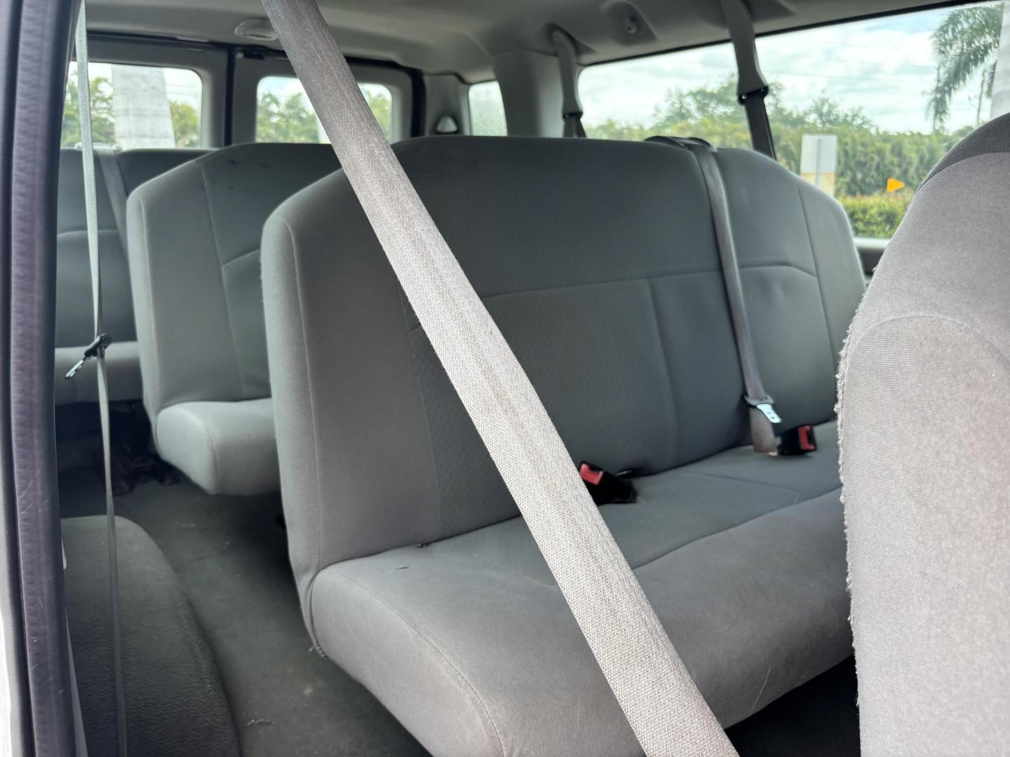 2010 WHITE /GRAY CLOTH Ford E-Series Wagon E-350 XL Super Duty Extended (1FBSS3BL3AD) with an 5.4L V8 SOHC 16V engine, 4 Speed Automatic transmission, located at 11170 Summerlin Square Dr., Fort Myers Beach, FL, 33931, (239) 999-7777, 26.493546, -81.941628 - Check out this heavy-duty and spacious 2010 Ford E-350 Super Duty Wagon XLT — offering 128,000 miles and built to handle large groups, work needs, or commercial use with ease. Powered by a strong 5.4L V8 engine and paired with rear-wheel drive, this E-350 delivers the durability and performance - Photo#17