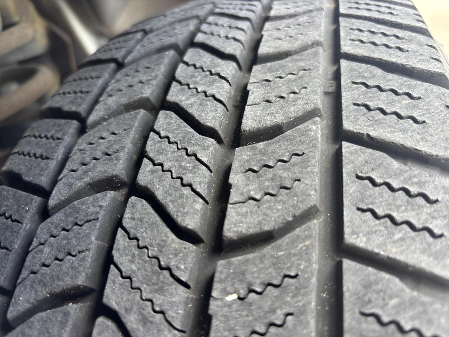 2010 WHITE /GRAY CLOTH Ford E-Series Wagon E-350 XL Super Duty Extended (1FBSS3BL3AD) with an 5.4L V8 SOHC 16V engine, 4 Speed Automatic transmission, located at 11170 Summerlin Square Dr., Fort Myers Beach, FL, 33931, (239) 999-7777, 26.493546, -81.941628 - Check out this heavy-duty and spacious 2010 Ford E-350 Super Duty Wagon XLT — offering 128,000 miles and built to handle large groups, work needs, or commercial use with ease. Powered by a strong 5.4L V8 engine and paired with rear-wheel drive, this E-350 delivers the durability and performance - Photo#37