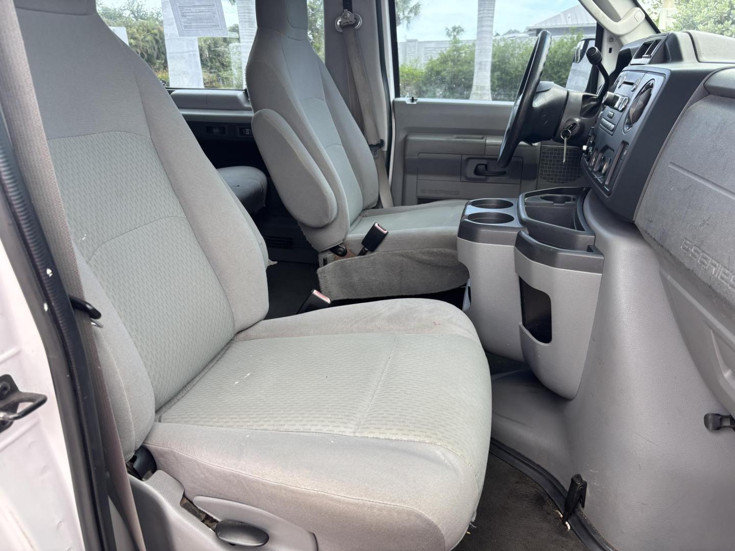2010 WHITE /GRAY CLOTH Ford E-Series Wagon E-350 XL Super Duty Extended (1FBSS3BL3AD) with an 5.4L V8 SOHC 16V engine, 4 Speed Automatic transmission, located at 11170 Summerlin Square Dr., Fort Myers Beach, FL, 33931, (239) 999-7777, 26.493546, -81.941628 - Check out this heavy-duty and spacious 2010 Ford E-350 Super Duty Wagon XLT — offering 128,000 miles and built to handle large groups, work needs, or commercial use with ease. Powered by a strong 5.4L V8 engine and paired with rear-wheel drive, this E-350 delivers the durability and performance - Photo#12
