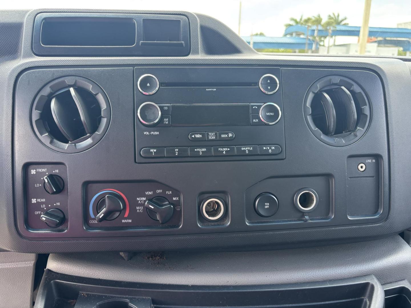 2010 WHITE /GRAY CLOTH Ford E-Series Wagon E-350 XL Super Duty Extended (1FBSS3BL3AD) with an 5.4L V8 SOHC 16V engine, 4 Speed Automatic transmission, located at 11170 Summerlin Square Dr., Fort Myers Beach, FL, 33931, (239) 999-7777, 26.493546, -81.941628 - Check out this heavy-duty and spacious 2010 Ford E-350 Super Duty Wagon XLT — offering 128,000 miles and built to handle large groups, work needs, or commercial use with ease. Powered by a strong 5.4L V8 engine and paired with rear-wheel drive, this E-350 delivers the durability and performance - Photo#11