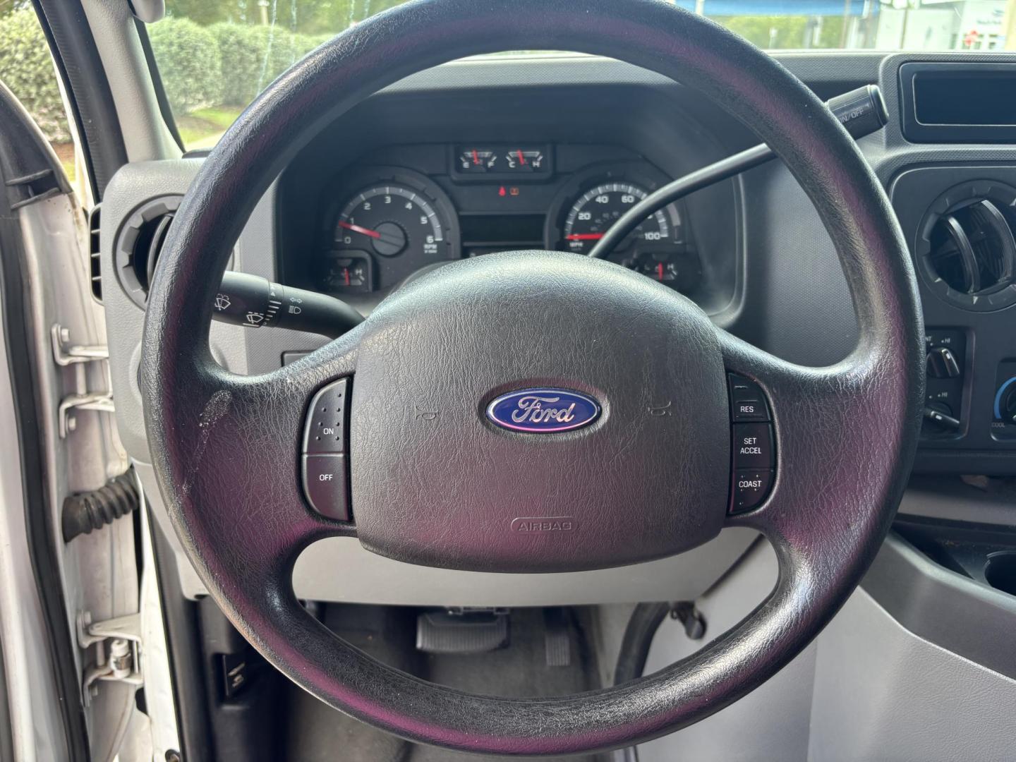 2010 WHITE /GRAY CLOTH Ford E-Series Wagon E-350 XL Super Duty Extended (1FBSS3BL3AD) with an 5.4L V8 SOHC 16V engine, 4 Speed Automatic transmission, located at 11170 Summerlin Square Dr., Fort Myers Beach, FL, 33931, (239) 999-7777, 26.493546, -81.941628 - Check out this heavy-duty and spacious 2010 Ford E-350 Super Duty Wagon XLT — offering 128,000 miles and built to handle large groups, work needs, or commercial use with ease. Powered by a strong 5.4L V8 engine and paired with rear-wheel drive, this E-350 delivers the durability and performance - Photo#15