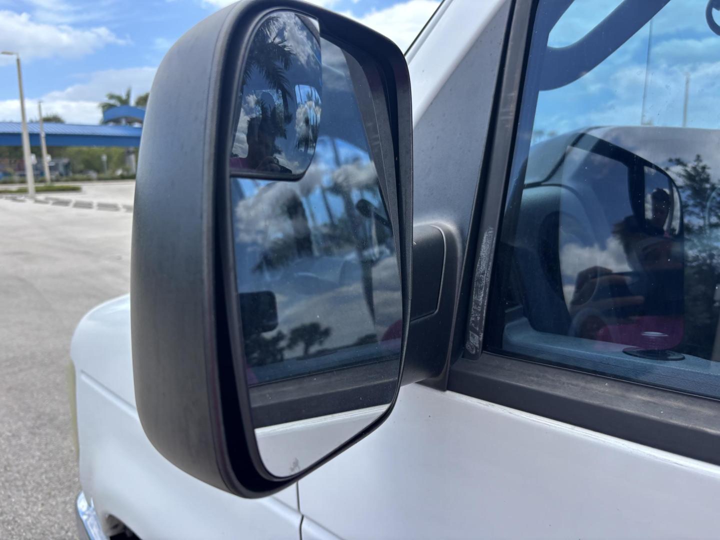 2010 WHITE /GRAY CLOTH Ford E-Series Wagon E-350 XL Super Duty Extended (1FBSS3BL3AD) with an 5.4L V8 SOHC 16V engine, 4 Speed Automatic transmission, located at 11170 Summerlin Square Dr., Fort Myers Beach, FL, 33931, (239) 999-7777, 26.493546, -81.941628 - Check out this heavy-duty and spacious 2010 Ford E-350 Super Duty Wagon XLT — offering 128,000 miles and built to handle large groups, work needs, or commercial use with ease. Powered by a strong 5.4L V8 engine and paired with rear-wheel drive, this E-350 delivers the durability and performance - Photo#33