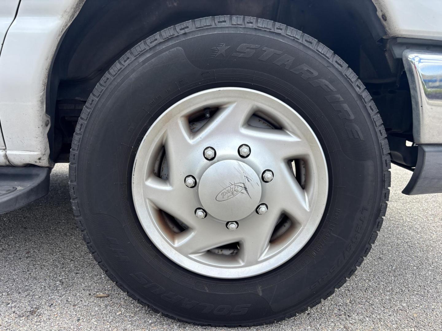 2010 WHITE /GRAY CLOTH Ford E-Series Wagon E-350 XL Super Duty Extended (1FBSS3BL3AD) with an 5.4L V8 SOHC 16V engine, 4 Speed Automatic transmission, located at 11170 Summerlin Square Dr., Fort Myers Beach, FL, 33931, (239) 999-7777, 26.493546, -81.941628 - Check out this heavy-duty and spacious 2010 Ford E-350 Super Duty Wagon XLT — offering 128,000 miles and built to handle large groups, work needs, or commercial use with ease. Powered by a strong 5.4L V8 engine and paired with rear-wheel drive, this E-350 delivers the durability and performance - Photo#38