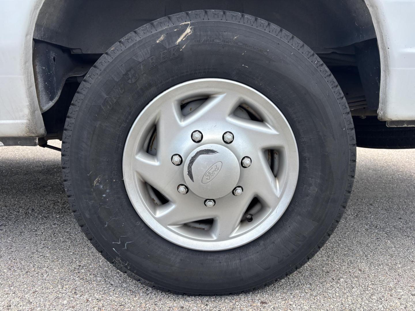 2010 WHITE /GRAY CLOTH Ford E-Series Wagon E-350 XL Super Duty Extended (1FBSS3BL3AD) with an 5.4L V8 SOHC 16V engine, 4 Speed Automatic transmission, located at 11170 Summerlin Square Dr., Fort Myers Beach, FL, 33931, (239) 999-7777, 26.493546, -81.941628 - Check out this heavy-duty and spacious 2010 Ford E-350 Super Duty Wagon XLT — offering 128,000 miles and built to handle large groups, work needs, or commercial use with ease. Powered by a strong 5.4L V8 engine and paired with rear-wheel drive, this E-350 delivers the durability and performance - Photo#40