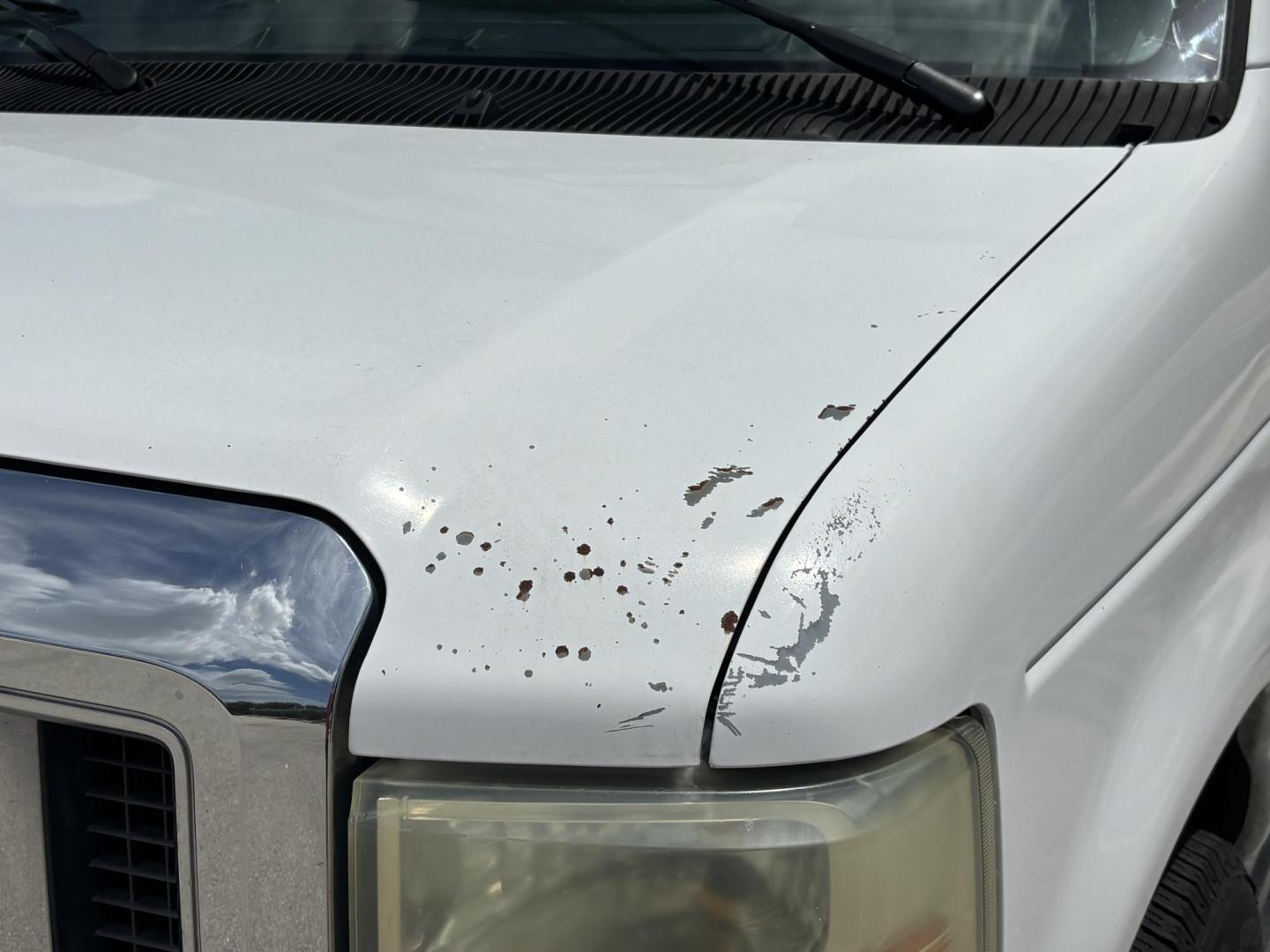 2010 WHITE /GRAY CLOTH Ford E-Series Wagon E-350 XL Super Duty Extended (1FBSS3BL3AD) with an 5.4L V8 SOHC 16V engine, 4 Speed Automatic transmission, located at 11170 Summerlin Square Dr., Fort Myers Beach, FL, 33931, (239) 999-7777, 26.493546, -81.941628 - Check out this heavy-duty and spacious 2010 Ford E-350 Super Duty Wagon XLT — offering 128,000 miles and built to handle large groups, work needs, or commercial use with ease. Powered by a strong 5.4L V8 engine and paired with rear-wheel drive, this E-350 delivers the durability and performance - Photo#34