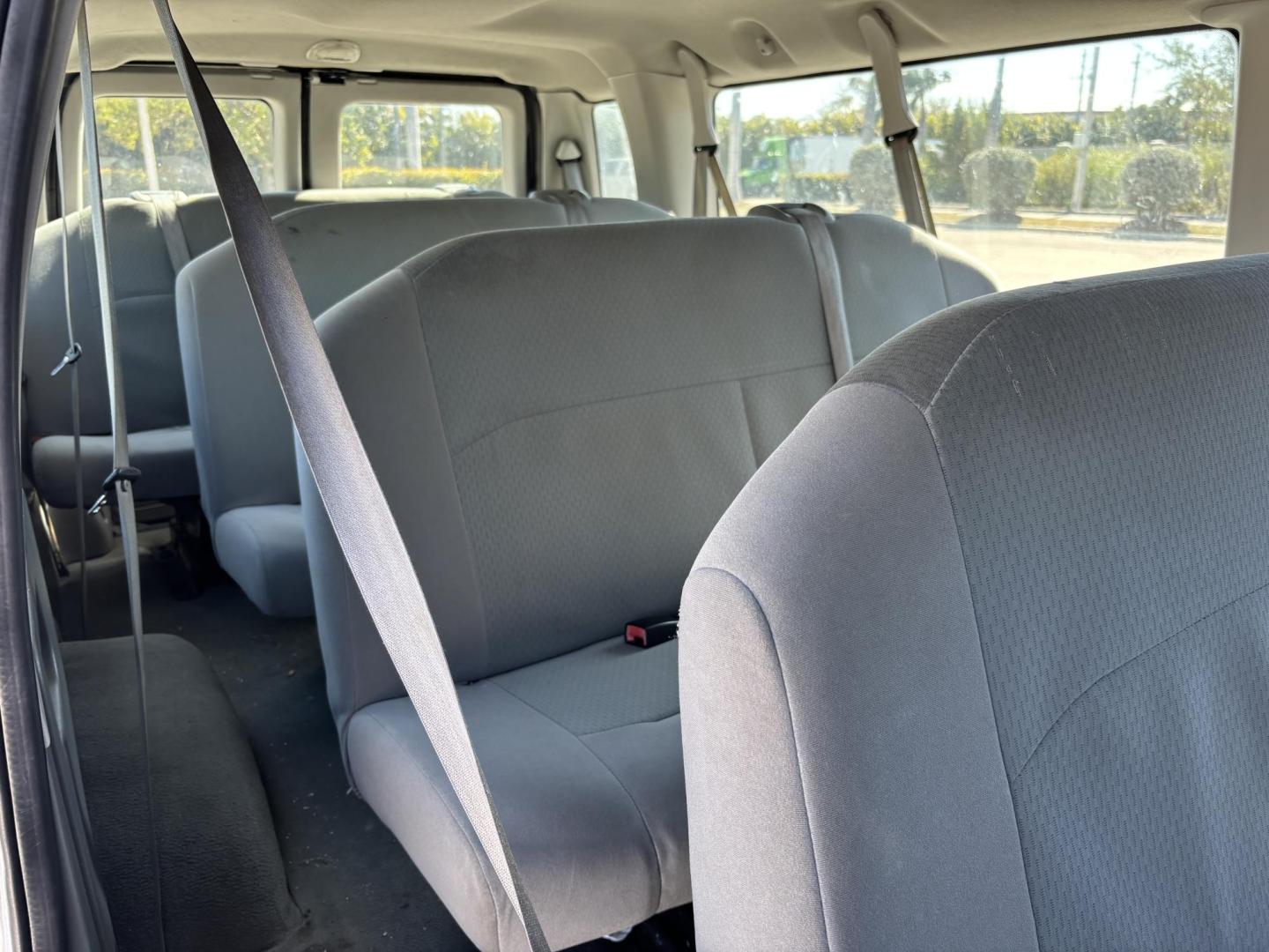 2010 WHITE /GRAY CLOTH Ford E-Series Wagon E-350 XL Super Duty Extended (1FBSS3BL3AD) with an 5.4L V8 SOHC 16V engine, located at 11170 Summerlin Square Dr., Fort Myers Beach, FL, 33931, (239) 999-7777, 26.493546, -81.941628 - Photo#8