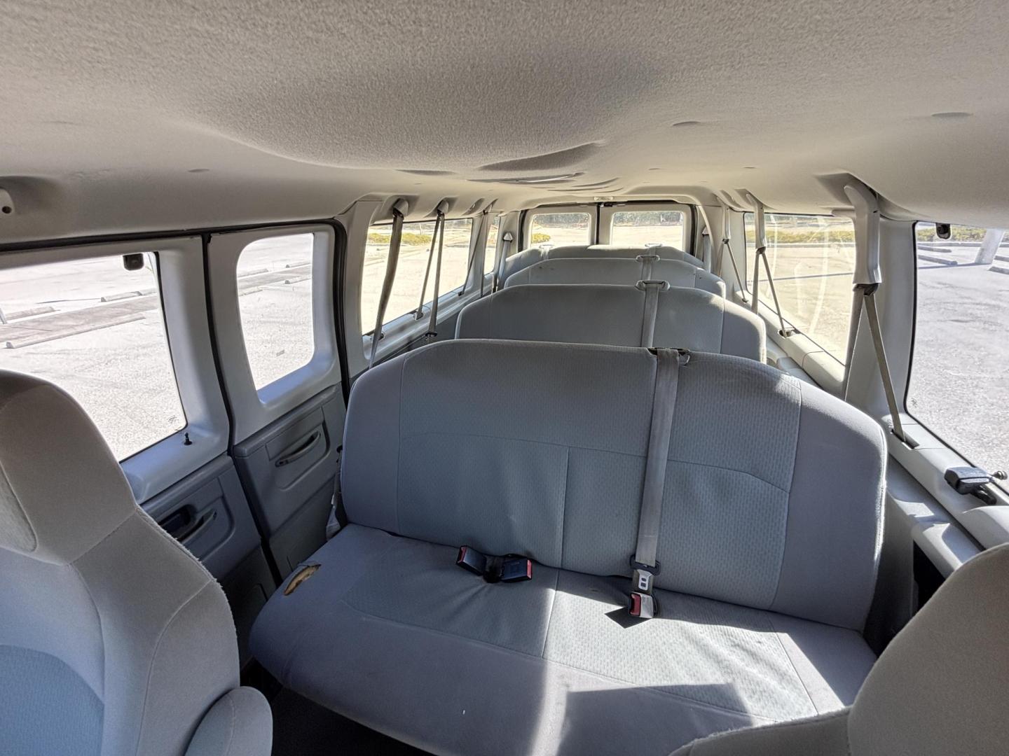 2010 WHITE /GRAY CLOTH Ford E-Series Wagon E-350 XL Super Duty Extended (1FBSS3BL3AD) with an 5.4L V8 SOHC 16V engine, located at 11170 Summerlin Square Dr., Fort Myers Beach, FL, 33931, (239) 999-7777, 26.493546, -81.941628 - Photo#9