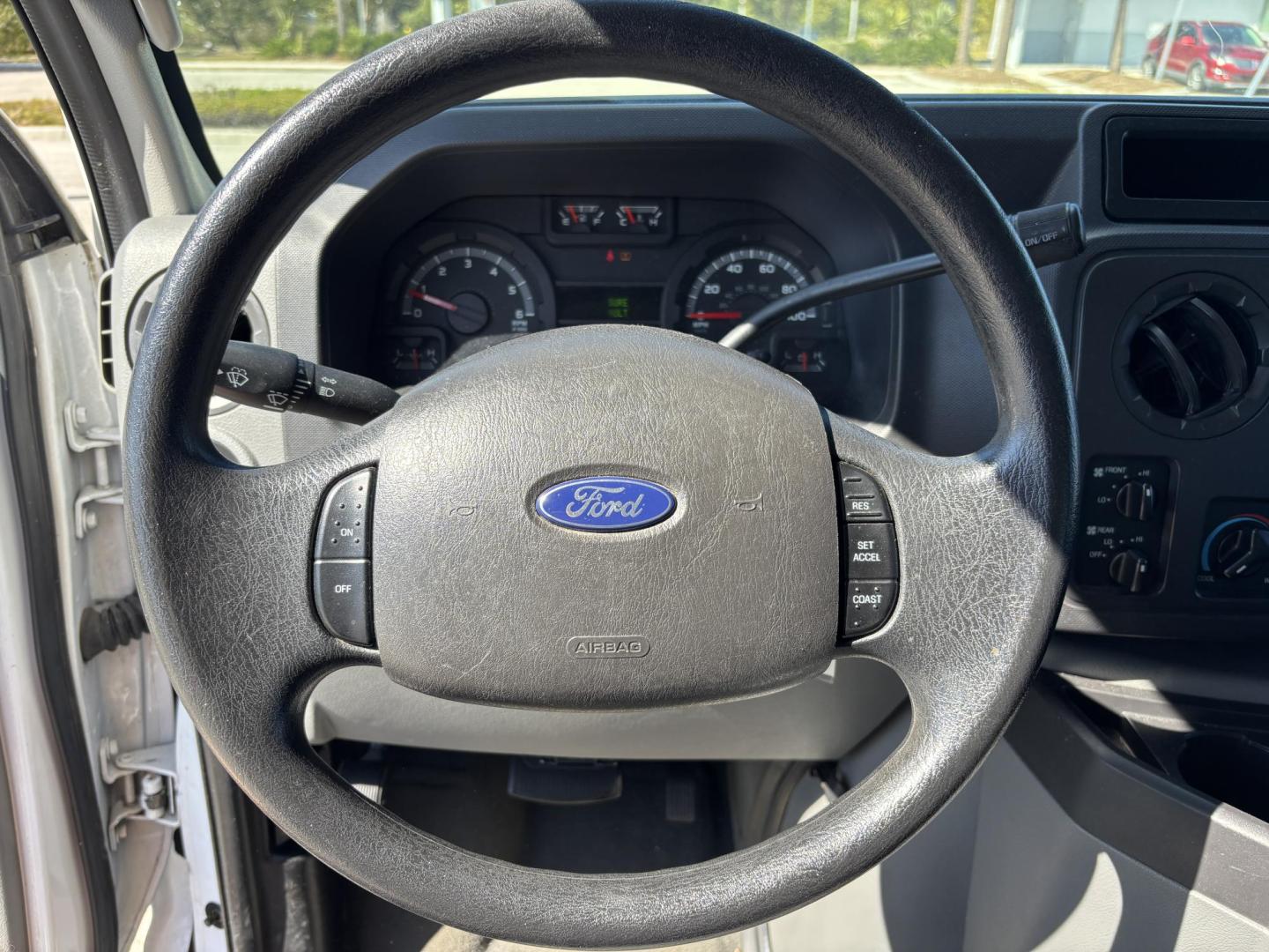 2010 WHITE /GRAY CLOTH Ford E-Series Wagon E-350 XL Super Duty Extended (1FBSS3BL3AD) with an 5.4L V8 SOHC 16V engine, located at 11170 Summerlin Square Dr., Fort Myers Beach, FL, 33931, (239) 999-7777, 26.493546, -81.941628 - Photo#11