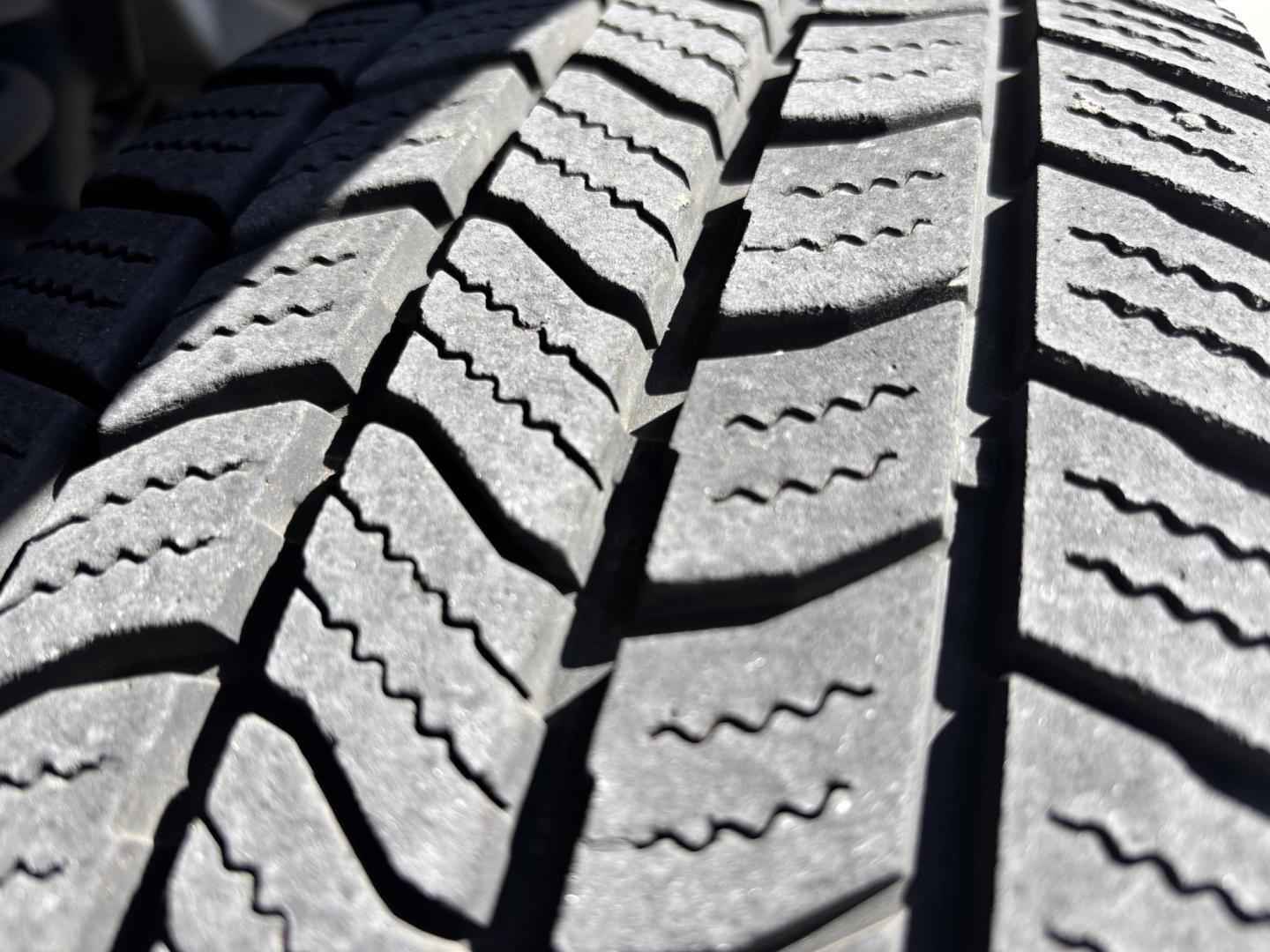 2010 WHITE /GRAY CLOTH Ford E-Series Wagon E-350 XL Super Duty Extended (1FBSS3BL3AD) with an 5.4L V8 SOHC 16V engine, located at 11170 Summerlin Square Dr., Fort Myers Beach, FL, 33931, (239) 999-7777, 26.493546, -81.941628 - Photo#14