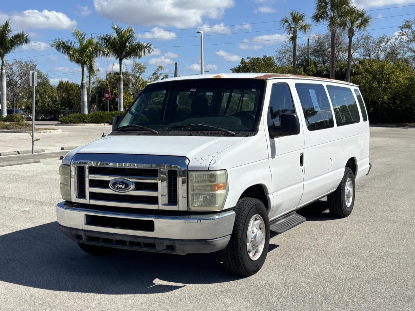 2010 WHITE /GRAY CLOTH Ford E-Series Wagon E-350 XL Super Duty Extended (1FBSS3BL3AD) with an 5.4L V8 SOHC 16V engine, located at 11170 Summerlin Square Dr., Fort Myers Beach, FL, 33931, (239) 999-7777, 26.493546, -81.941628 - Photo#1