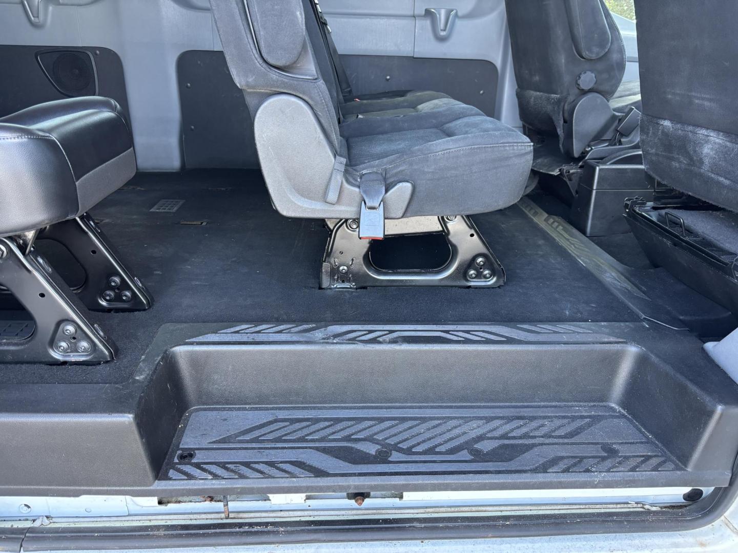 2016 WHITE /black Ford Transit 350 Wagon Low Roof XLT 60/40 Pass. 148-in. WB (1FBZX2ZM4GK) with an 3.7L V6 DOHC 24V engine, 6A transmission, located at 11170 Summerlin Square Dr., Fort Myers Beach, FL, 33931, (239) 999-7777, 26.493546, -81.941628 - Photo#18