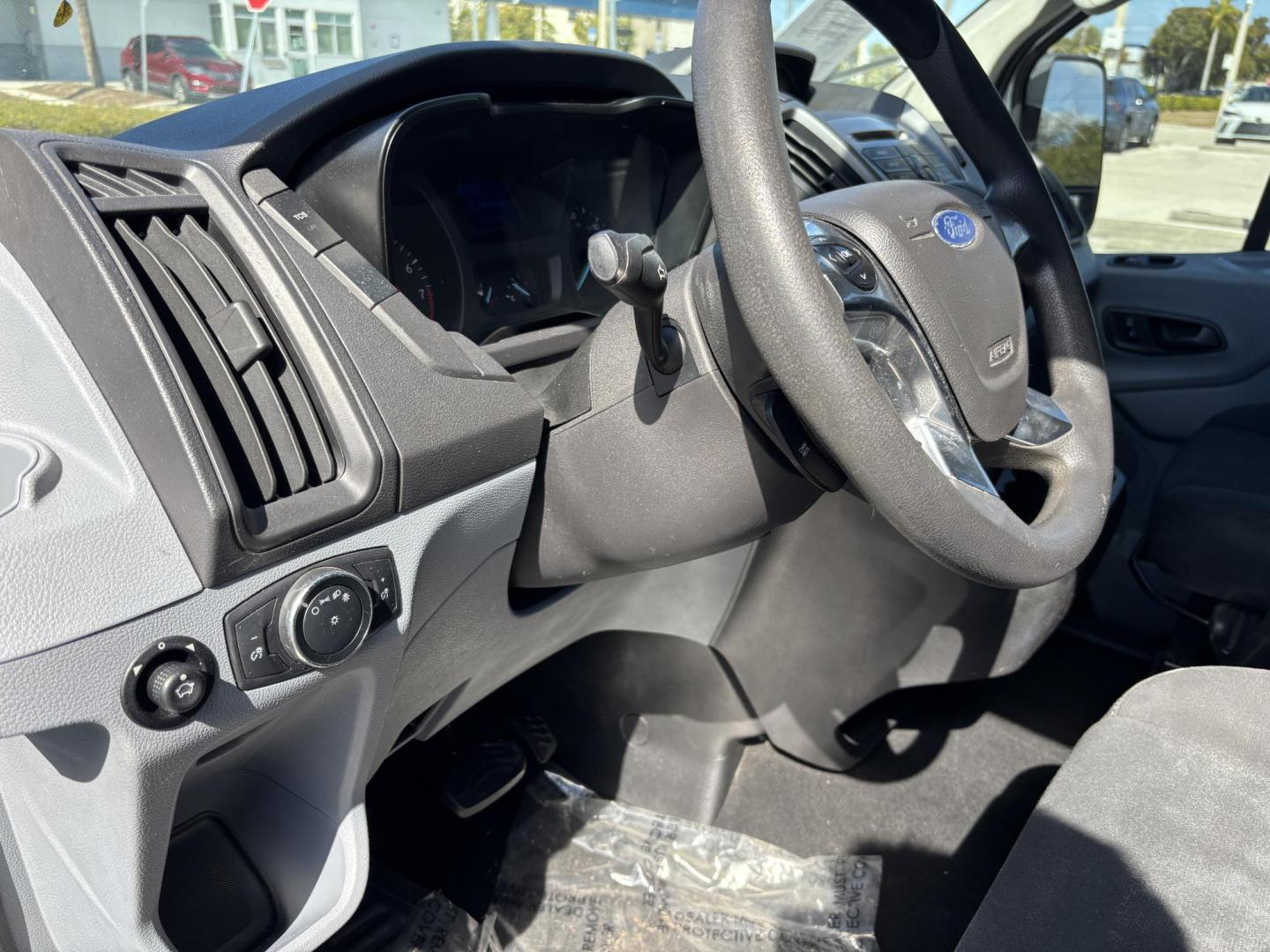 2016 WHITE /black Ford Transit 350 Wagon Low Roof XLT 60/40 Pass. 148-in. WB (1FBZX2ZM4GK) with an 3.7L V6 DOHC 24V engine, 6A transmission, located at 11170 Summerlin Square Dr., Fort Myers Beach, FL, 33931, (239) 999-7777, 26.493546, -81.941628 - Photo#10