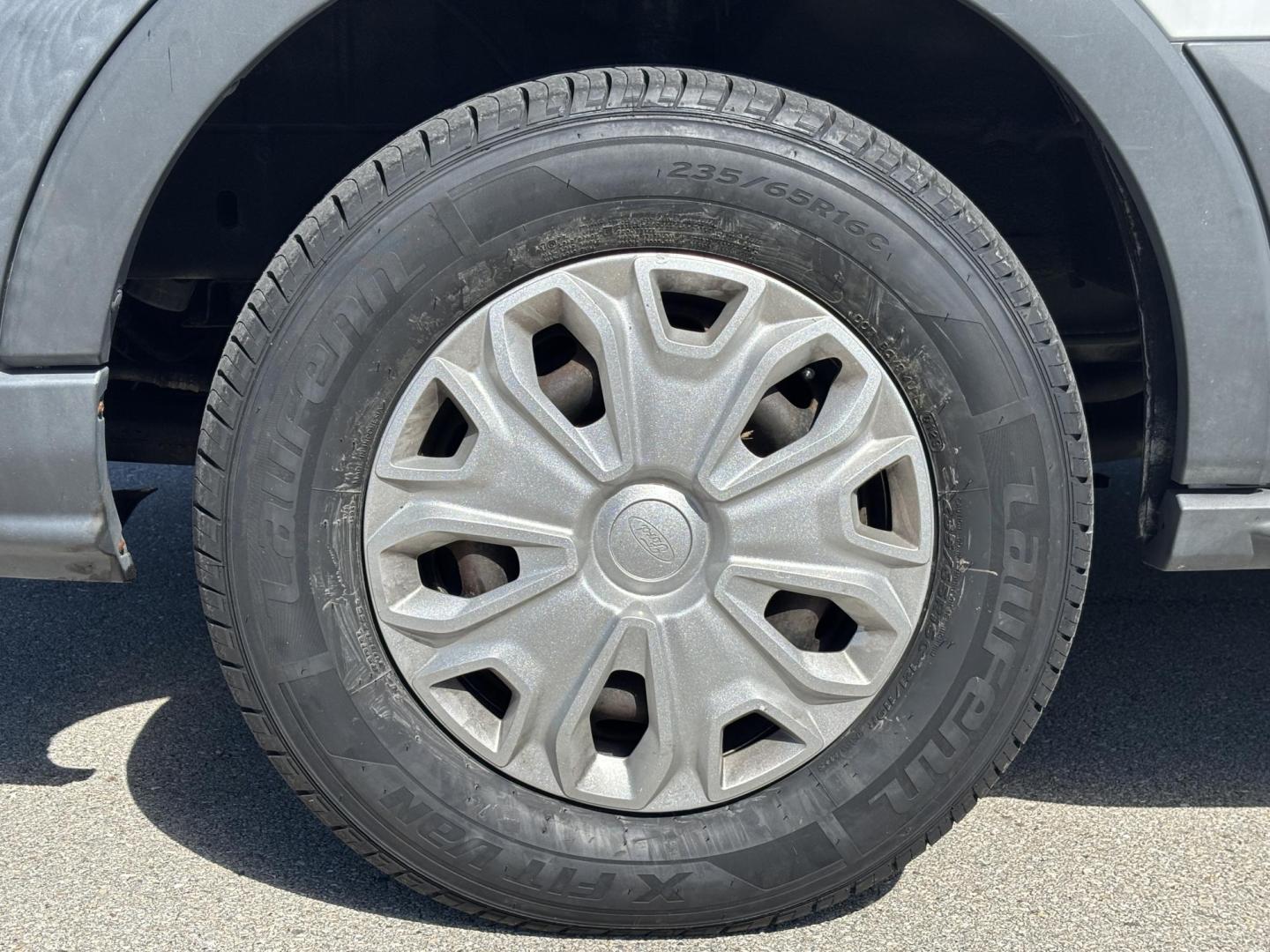 2016 WHITE /black Ford Transit 350 Wagon Low Roof XLT 60/40 Pass. 148-in. WB (1FBZX2ZM4GK) with an 3.7L V6 DOHC 24V engine, 6A transmission, located at 11170 Summerlin Square Dr., Fort Myers Beach, FL, 33931, (239) 999-7777, 26.493546, -81.941628 - Photo#22