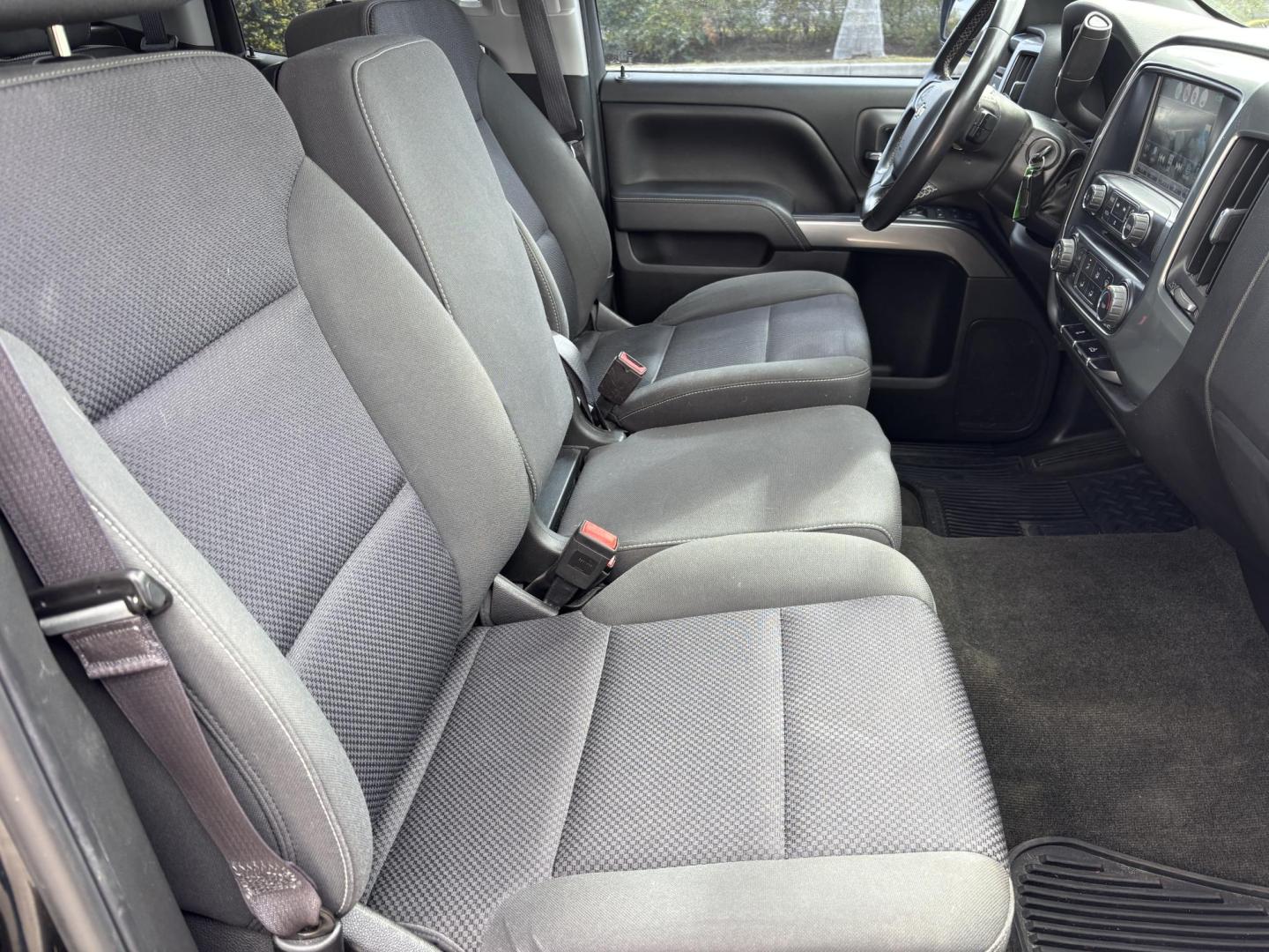 2017 BLACK /black Chevrolet Silverado 1500 LT Double Cab 4WD (1GCVKREH8HZ) with an 4.3L V6 OHV 12V engine, 6A transmission, located at 11170 Summerlin Square Dr., Fort Myers Beach, FL, 33931, (239) 999-7777, 26.493546, -81.941628 - 4 Wheel Drive - Photo#9