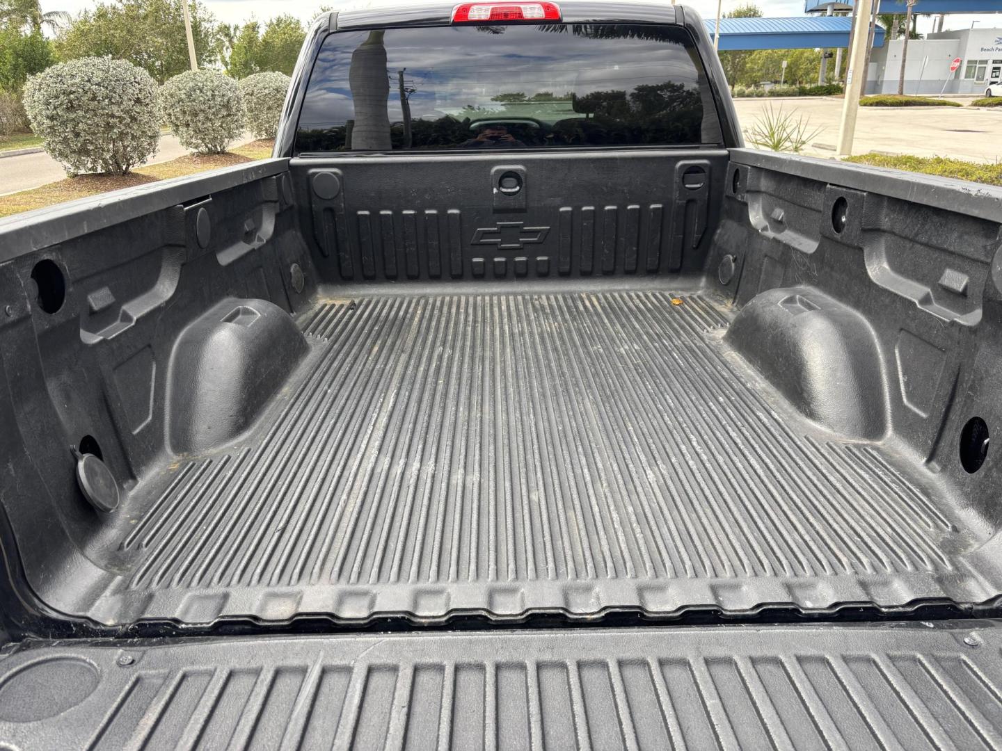 2017 BLACK /black Chevrolet Silverado 1500 LT Double Cab 4WD (1GCVKREH8HZ) with an 4.3L V6 OHV 12V engine, 6A transmission, located at 11170 Summerlin Square Dr., Fort Myers Beach, FL, 33931, (239) 999-7777, 26.493546, -81.941628 - 4 Wheel Drive - Photo#24