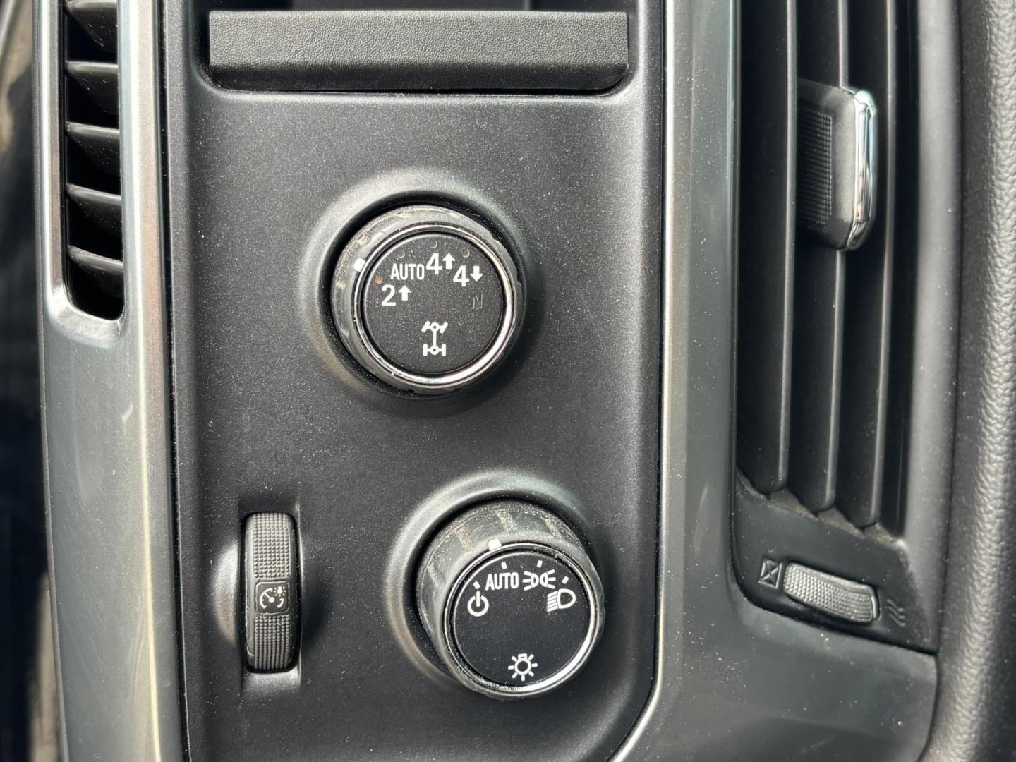 2017 BLACK /black Chevrolet Silverado 1500 LT Double Cab 4WD (1GCVKREH8HZ) with an 4.3L V6 OHV 12V engine, 6A transmission, located at 11170 Summerlin Square Dr., Fort Myers Beach, FL, 33931, (239) 999-7777, 26.493546, -81.941628 - 4 Wheel Drive - Photo#25