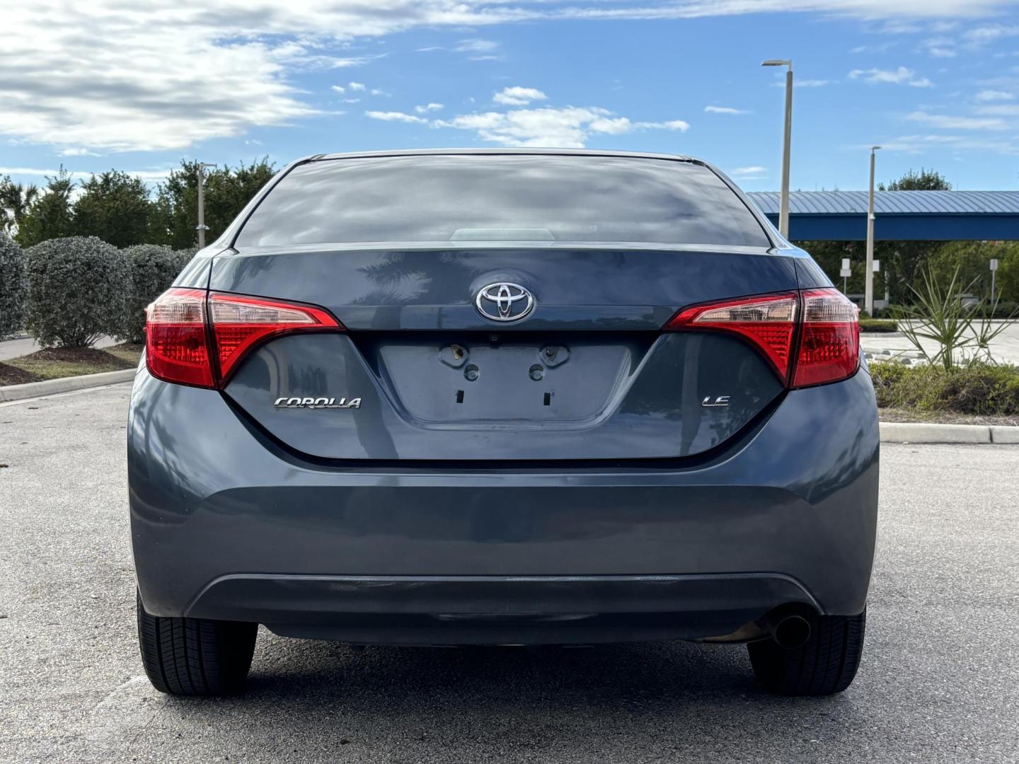2018 BLUE /GRAY CLOTH Toyota Corolla XLE CVT (2T1BURHE3JC) with an 1.8L L4 DOHC 16V engine, CVT transmission, located at 11170 Summerlin Square Dr., Fort Myers Beach, FL, 33931, (239) 999-7777, 26.493546, -81.941628 - Rebuilt Title - Photo#6