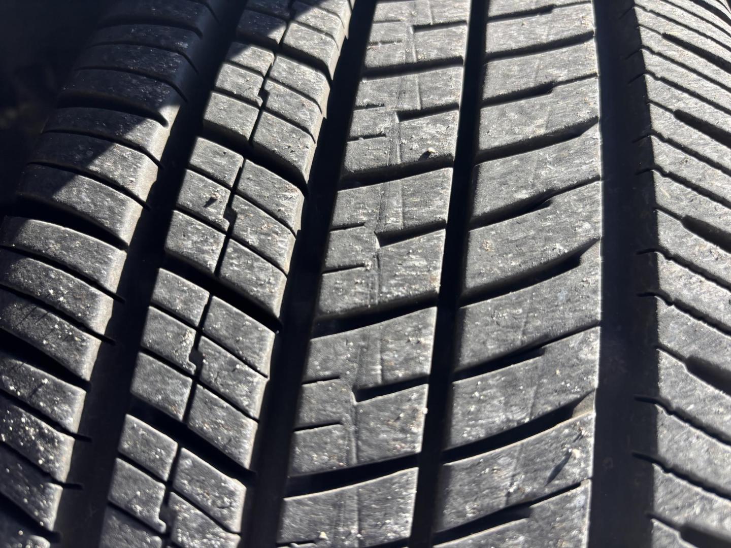 2018 BLUE /GRAY CLOTH Toyota Corolla XLE CVT (2T1BURHE3JC) with an 1.8L L4 DOHC 16V engine, CVT transmission, located at 11170 Summerlin Square Dr., Fort Myers Beach, FL, 33931, (239) 999-7777, 26.493546, -81.941628 - Rebuilt Title - Photo#26