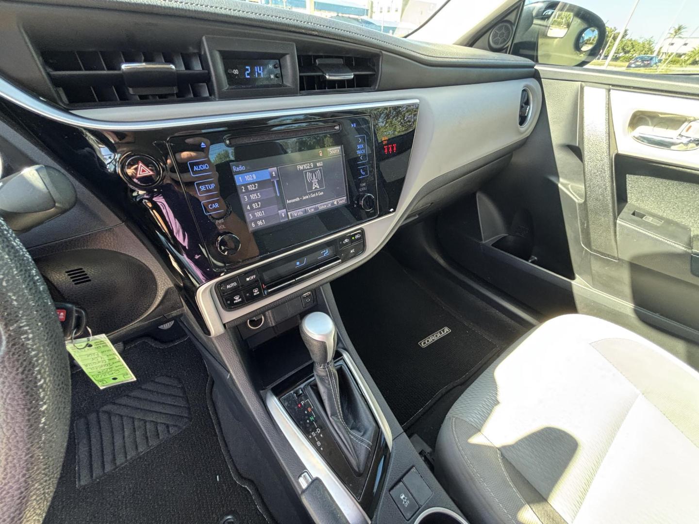 2018 BLUE /GRAY CLOTH Toyota Corolla XLE CVT (2T1BURHE3JC) with an 1.8L L4 DOHC 16V engine, CVT transmission, located at 11170 Summerlin Square Dr., Fort Myers Beach, FL, 33931, (239) 999-7777, 26.493546, -81.941628 - Rebuilt Title - Photo#12