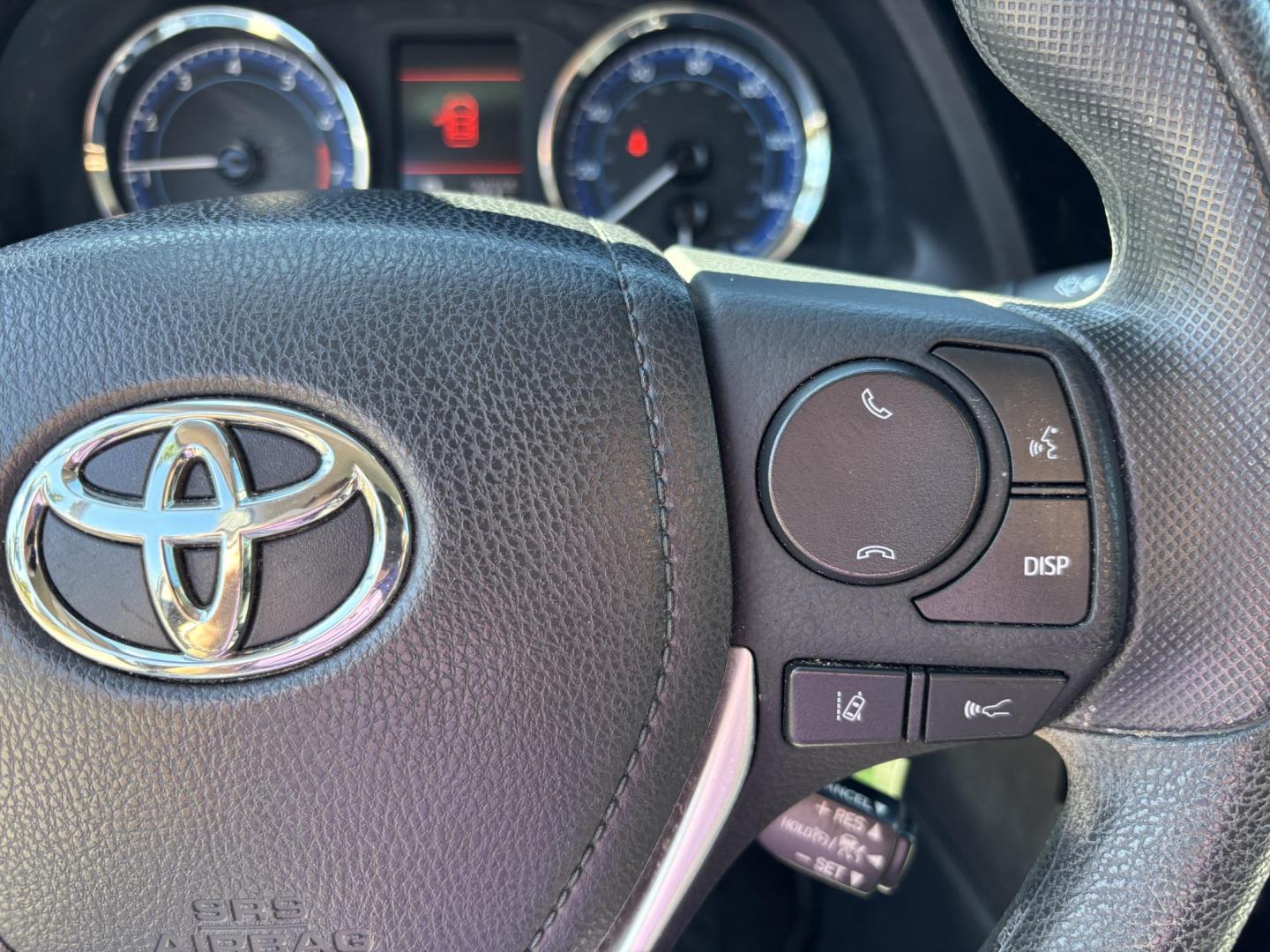 2018 BLUE /GRAY CLOTH Toyota Corolla XLE CVT (2T1BURHE3JC) with an 1.8L L4 DOHC 16V engine, CVT transmission, located at 11170 Summerlin Square Dr., Fort Myers Beach, FL, 33931, (239) 999-7777, 26.493546, -81.941628 - Rebuilt Title - Photo#22