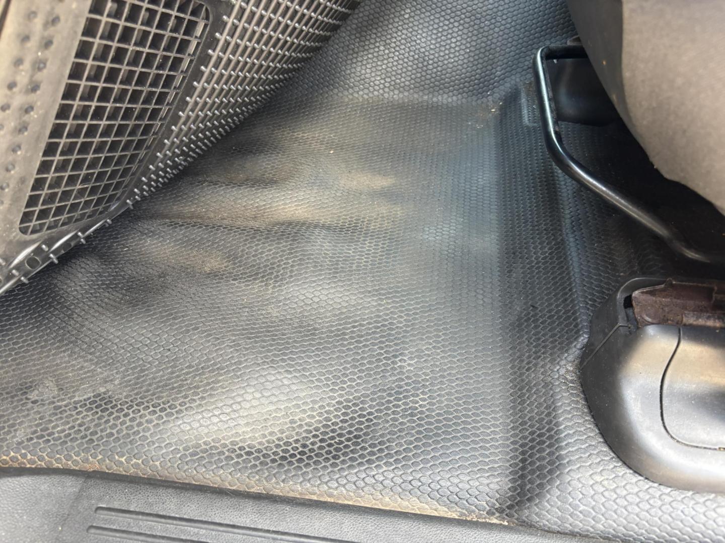 2013 WHITE Chevrolet Silverado 1500 Work Truck 2WD (1GCNCPEXXDZ) with an 4.3L V6 OHV 12V engine, located at 11170 Summerlin Square Dr., Fort Myers Beach, FL, 33931, (239) 999-7777, 26.493546, -81.941628 - Carfax 1 Owner 2 Door Long Bed - Photo#19