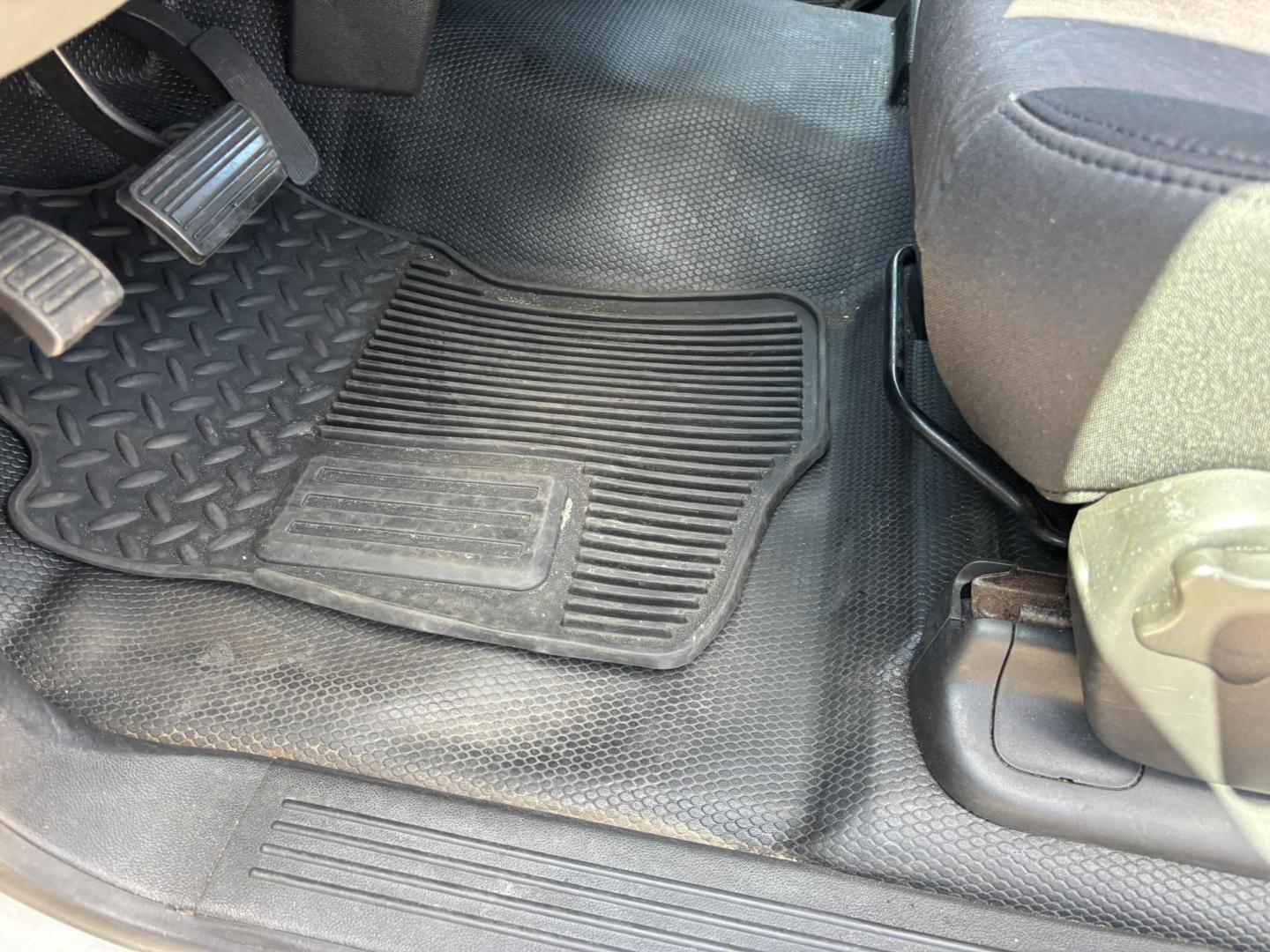 2013 WHITE Chevrolet Silverado 1500 Work Truck 2WD (1GCNCPEXXDZ) with an 4.3L V6 OHV 12V engine, located at 11170 Summerlin Square Dr., Fort Myers Beach, FL, 33931, (239) 999-7777, 26.493546, -81.941628 - Carfax 1 Owner 2 Door Long Bed - Photo#18