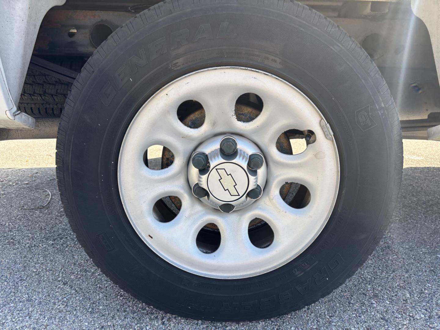 2013 WHITE Chevrolet Silverado 1500 Work Truck 2WD (1GCNCPEXXDZ) with an 4.3L V6 OHV 12V engine, located at 11170 Summerlin Square Dr., Fort Myers Beach, FL, 33931, (239) 999-7777, 26.493546, -81.941628 - Carfax 1 Owner 2 Door Long Bed - Photo#26