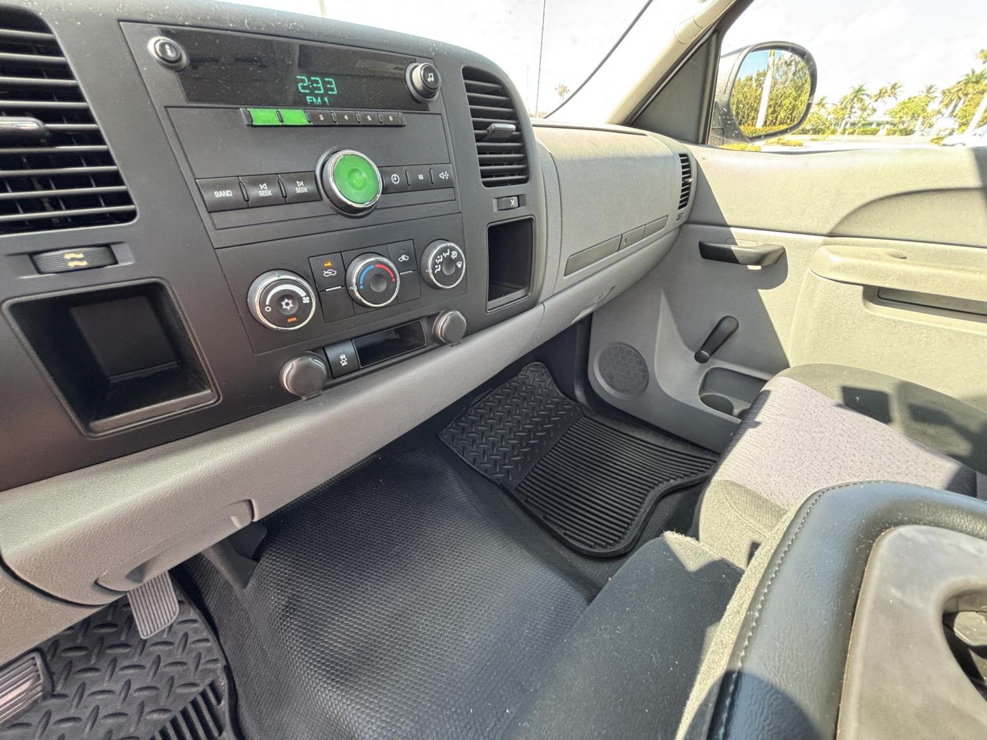 2013 WHITE Chevrolet Silverado 1500 Work Truck 2WD (1GCNCPEXXDZ) with an 4.3L V6 OHV 12V engine, located at 11170 Summerlin Square Dr., Fort Myers Beach, FL, 33931, (239) 999-7777, 26.493546, -81.941628 - Carfax 1 Owner 2 Door Long Bed - Photo#8