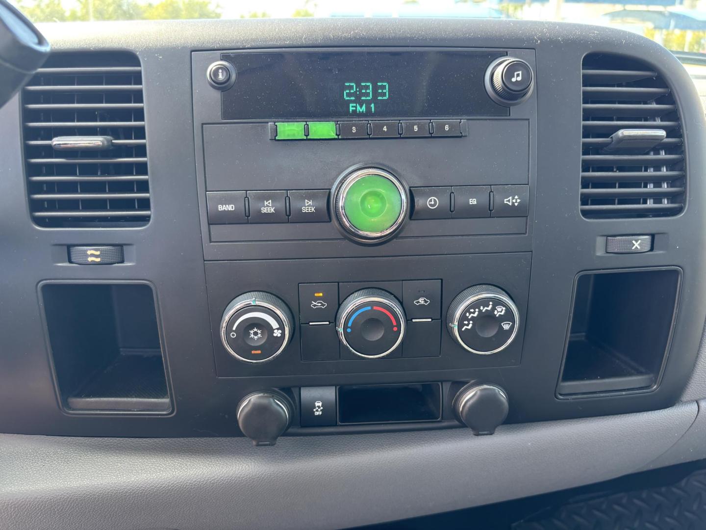 2013 WHITE Chevrolet Silverado 1500 Work Truck 2WD (1GCNCPEXXDZ) with an 4.3L V6 OHV 12V engine, located at 11170 Summerlin Square Dr., Fort Myers Beach, FL, 33931, (239) 999-7777, 26.493546, -81.941628 - Carfax 1 Owner 2 Door Long Bed - Photo#9