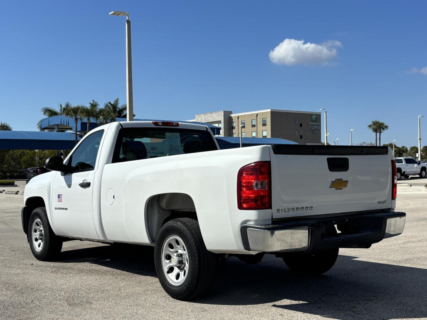 2013 WHITE Chevrolet Silverado 1500 Work Truck 2WD (1GCNCPEXXDZ) with an 4.3L V6 OHV 12V engine, located at 11170 Summerlin Square Dr., Fort Myers Beach, FL, 33931, (239) 999-7777, 26.493546, -81.941628 - Carfax 1 Owner 2 Door Long Bed - Photo#3