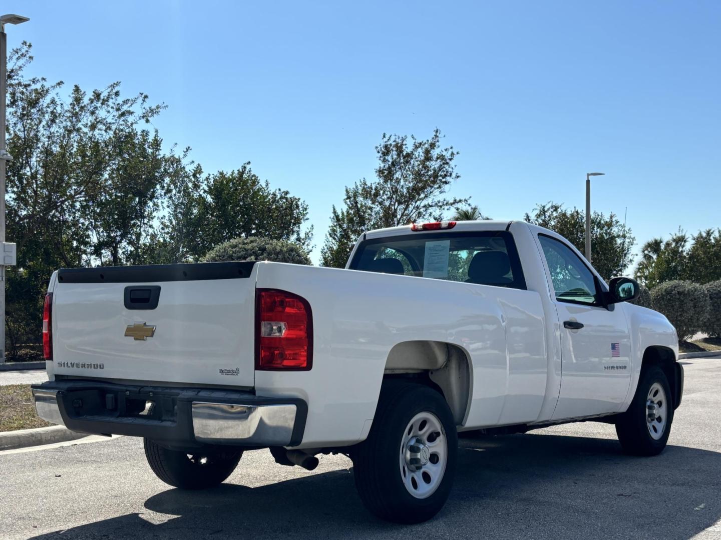 2013 WHITE Chevrolet Silverado 1500 Work Truck 2WD (1GCNCPEXXDZ) with an 4.3L V6 OHV 12V engine, located at 11170 Summerlin Square Dr., Fort Myers Beach, FL, 33931, (239) 999-7777, 26.493546, -81.941628 - Carfax 1 Owner 2 Door Long Bed - Photo#5