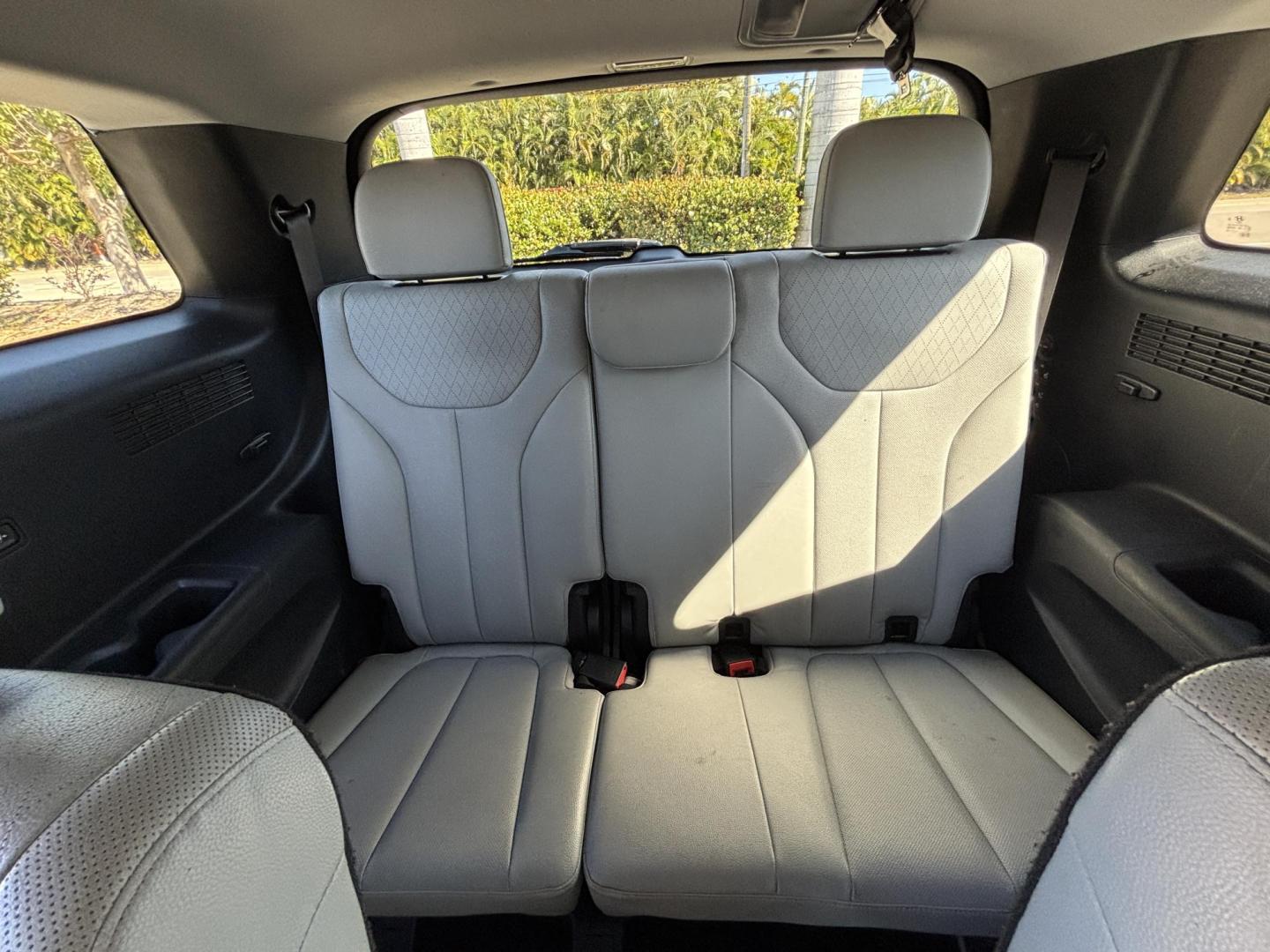 2020 GRAY /GRAY LEATHER Hyundai Palisade SEL AWD (KM8R4DHE8LU) with an 3.8L V6 DOHC 24V engine, 8A transmission, located at 11170 Summerlin Square Dr., Fort Myers Beach, FL, 33931, (239) 999-7777, 26.493546, -81.941628 - Photo#34