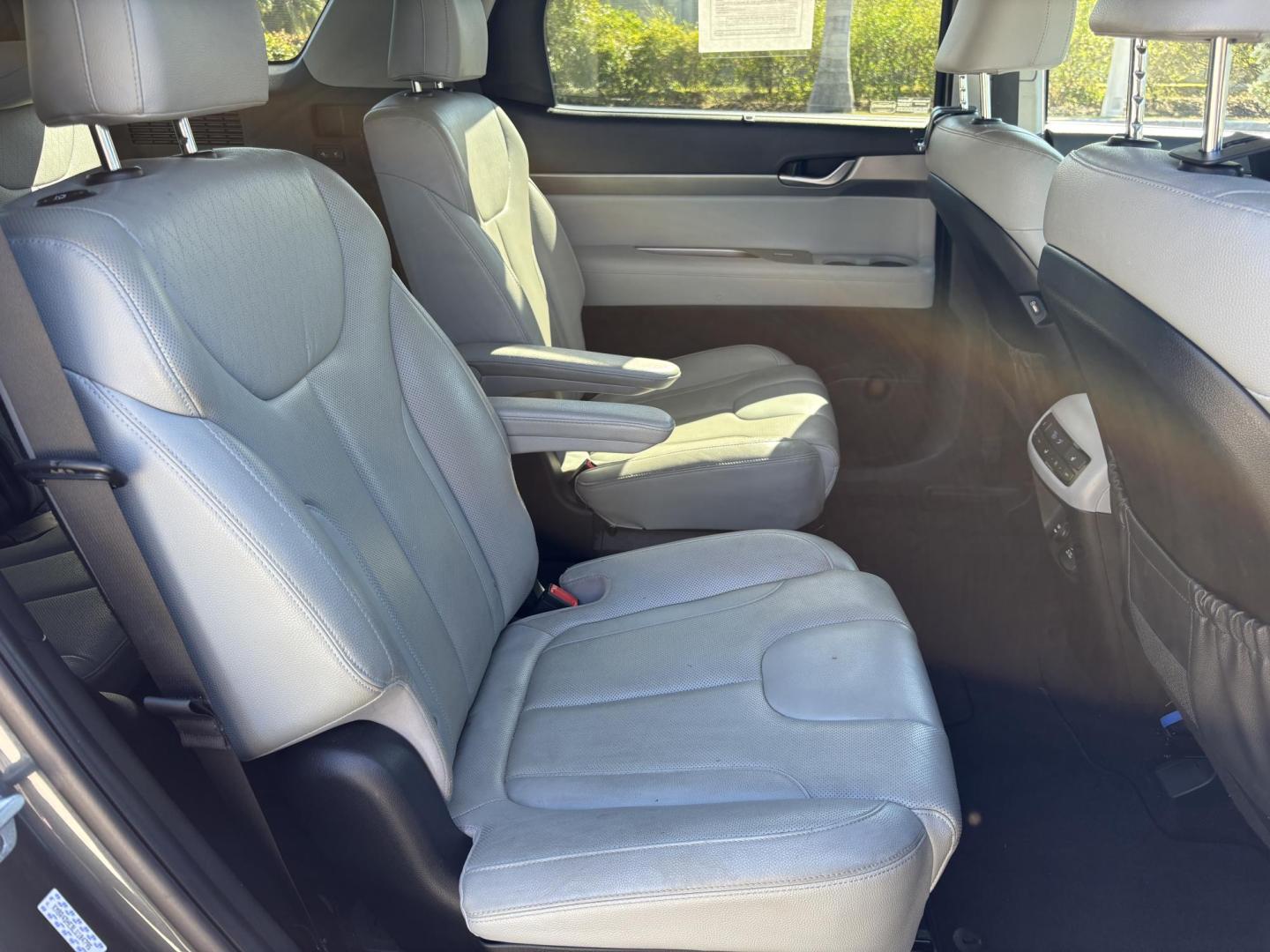 2020 GRAY /GRAY LEATHER Hyundai Palisade SEL AWD (KM8R4DHE8LU) with an 3.8L V6 DOHC 24V engine, 8A transmission, located at 11170 Summerlin Square Dr., Fort Myers Beach, FL, 33931, (239) 999-7777, 26.493546, -81.941628 - Photo#28