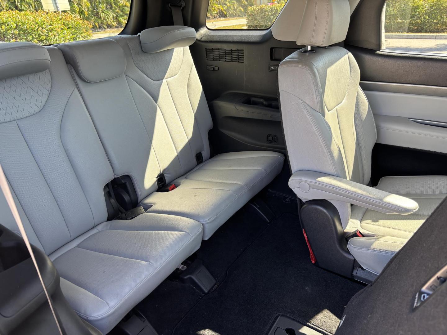 2020 GRAY /GRAY LEATHER Hyundai Palisade SEL AWD (KM8R4DHE8LU) with an 3.8L V6 DOHC 24V engine, 8A transmission, located at 11170 Summerlin Square Dr., Fort Myers Beach, FL, 33931, (239) 999-7777, 26.493546, -81.941628 - Photo#33