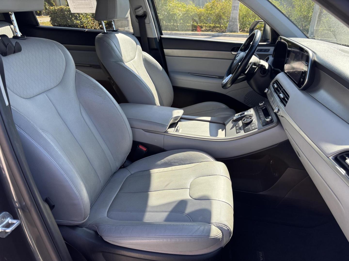 2020 GRAY /GRAY LEATHER Hyundai Palisade SEL AWD (KM8R4DHE8LU) with an 3.8L V6 DOHC 24V engine, 8A transmission, located at 11170 Summerlin Square Dr., Fort Myers Beach, FL, 33931, (239) 999-7777, 26.493546, -81.941628 - Photo#26