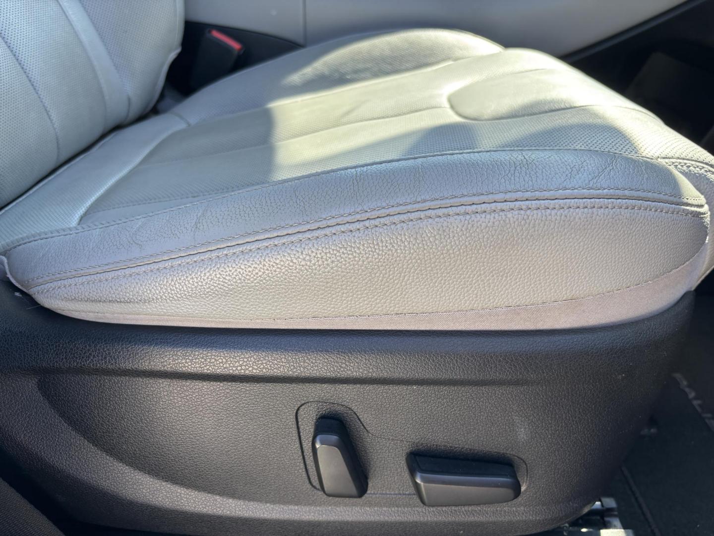 2020 GRAY /GRAY LEATHER Hyundai Palisade SEL AWD (KM8R4DHE8LU) with an 3.8L V6 DOHC 24V engine, 8A transmission, located at 11170 Summerlin Square Dr., Fort Myers Beach, FL, 33931, (239) 999-7777, 26.493546, -81.941628 - Photo#27