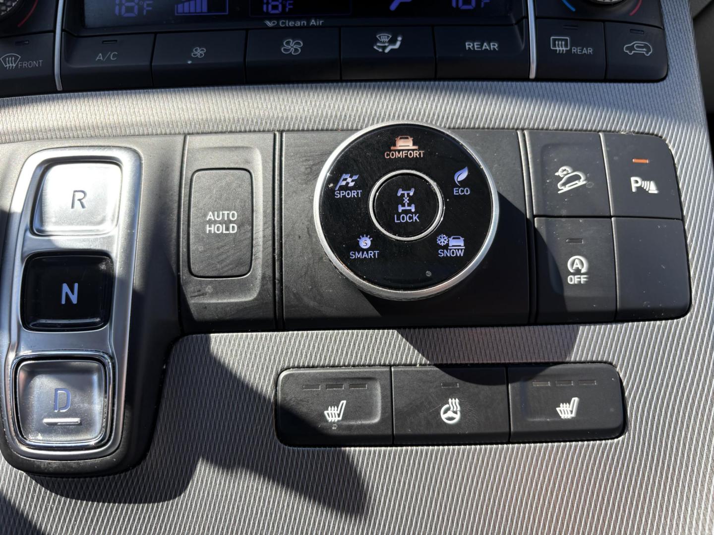 2020 GRAY /GRAY LEATHER Hyundai Palisade SEL AWD (KM8R4DHE8LU) with an 3.8L V6 DOHC 24V engine, 8A transmission, located at 11170 Summerlin Square Dr., Fort Myers Beach, FL, 33931, (239) 999-7777, 26.493546, -81.941628 - Photo#20